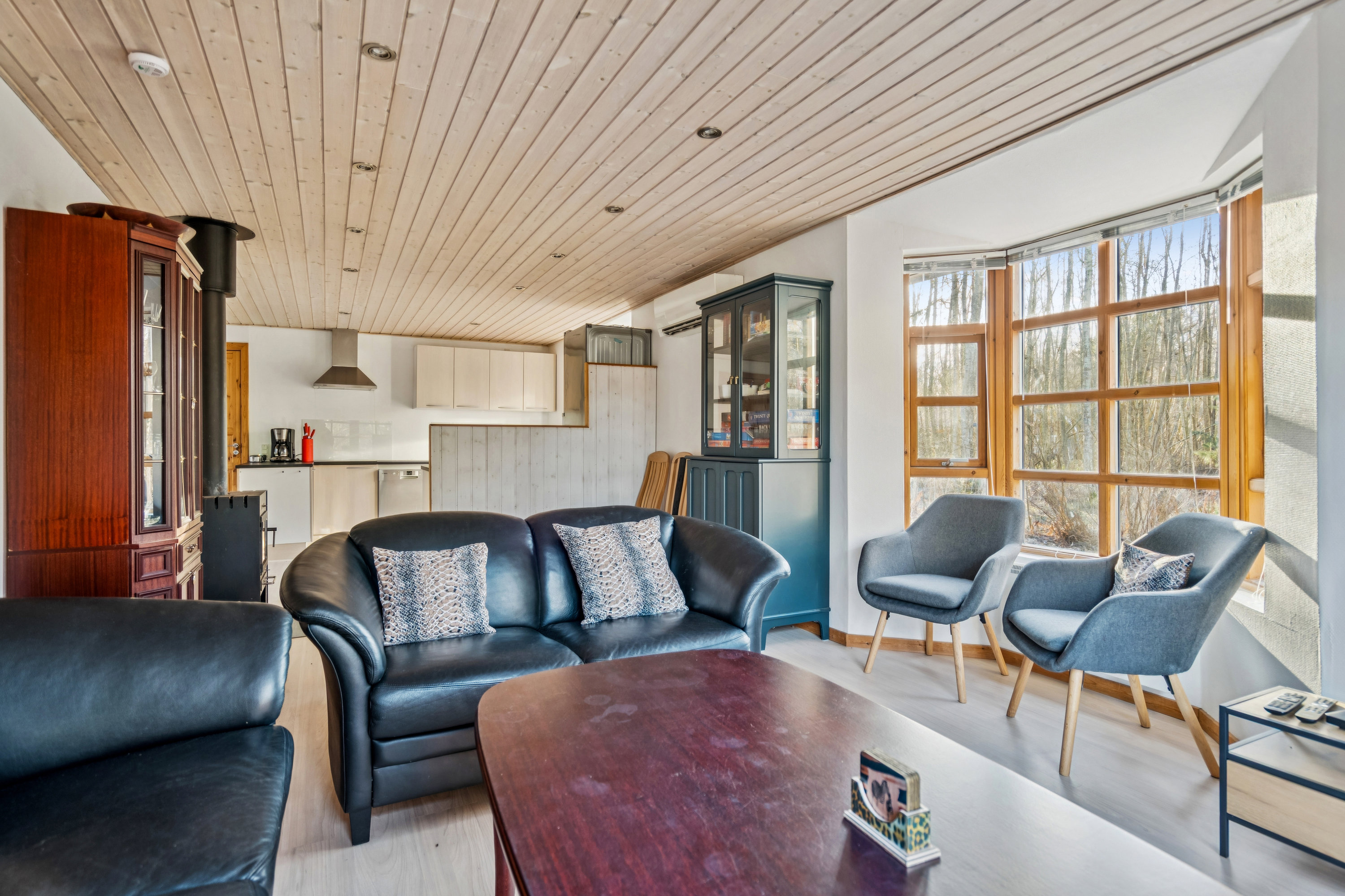 Fremhævet stue billede i fuldskærmstilstand. Billede af Smørblomstvej 2, Vesterø Havn, 9940 Læsø