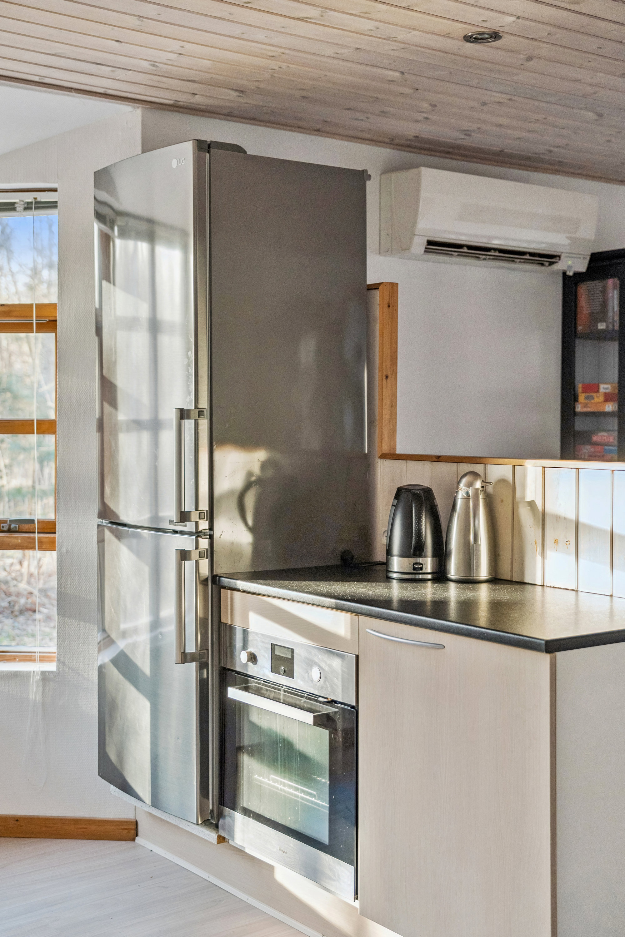 Fremhævet køkken billede i fuldskærmstilstand. Billede af Smørblomstvej 2, Vesterø Havn, 9940 Læsø