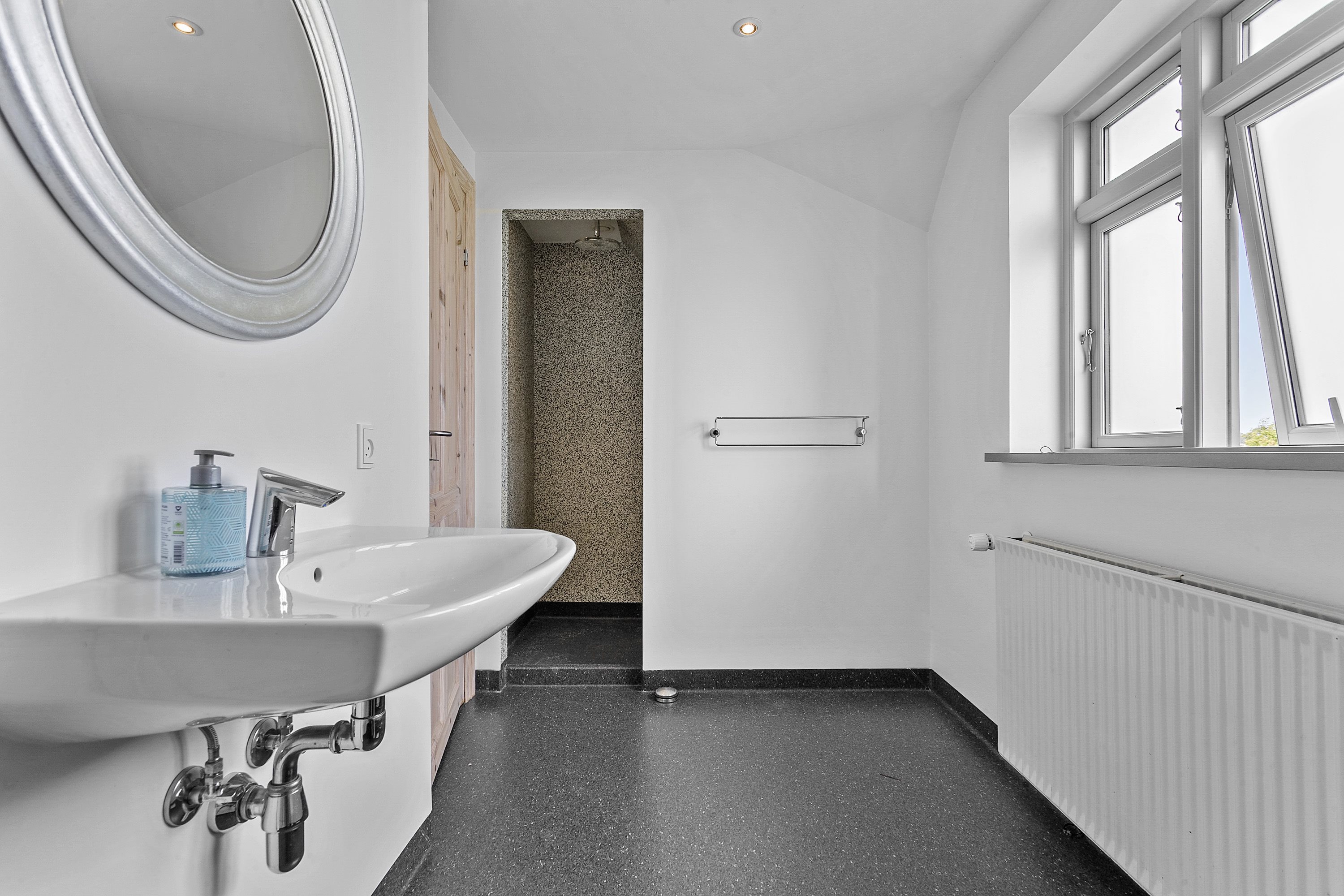 Fremhævet andet billede i fuldskærmstilstand. Billede af Algade 71, Ejby, 5592 Ejby