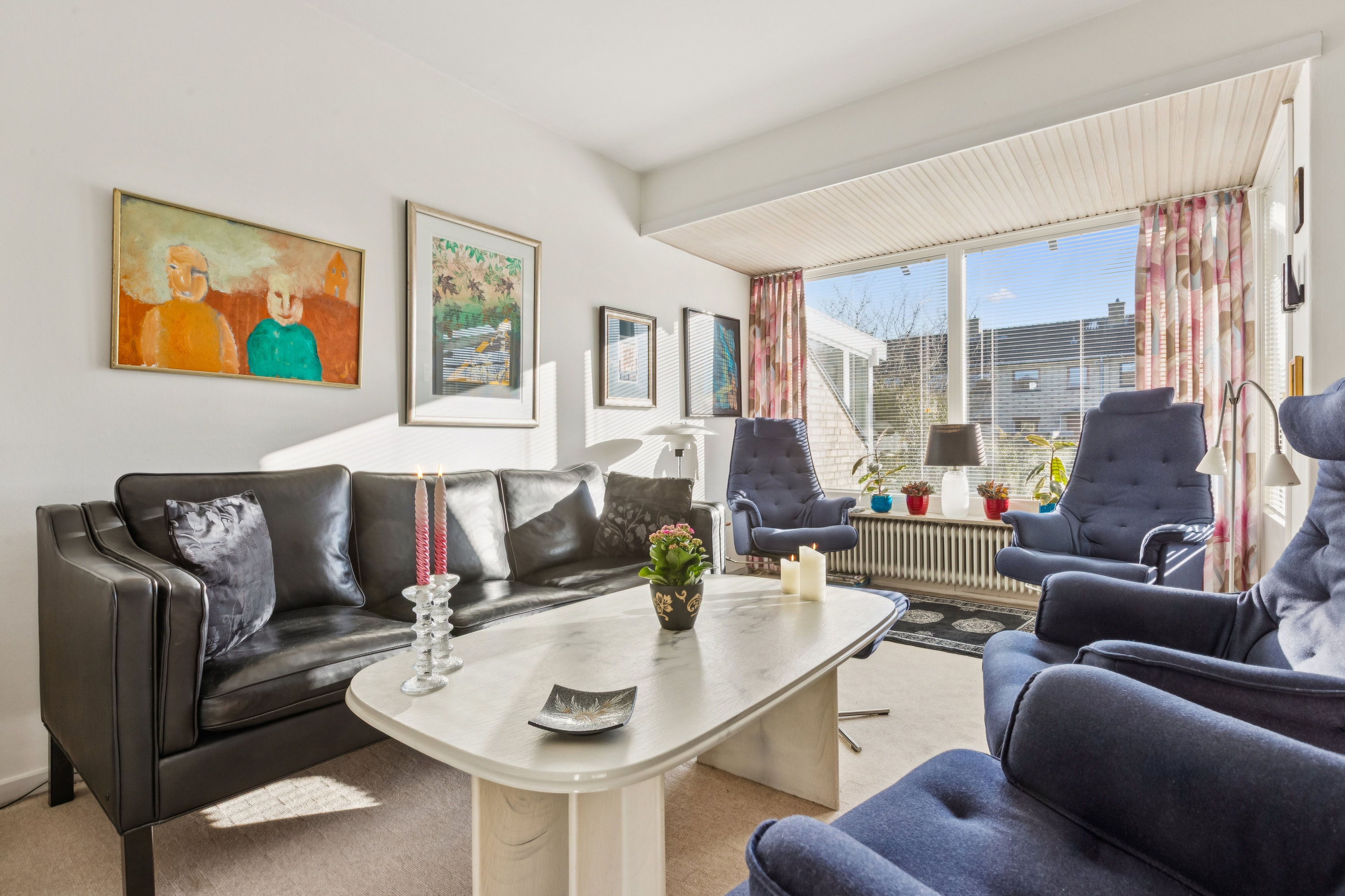 Fremhævet stue billede i fuldskærmstilstand. Billede af Borrelyngen 20, 2770 Kastrup