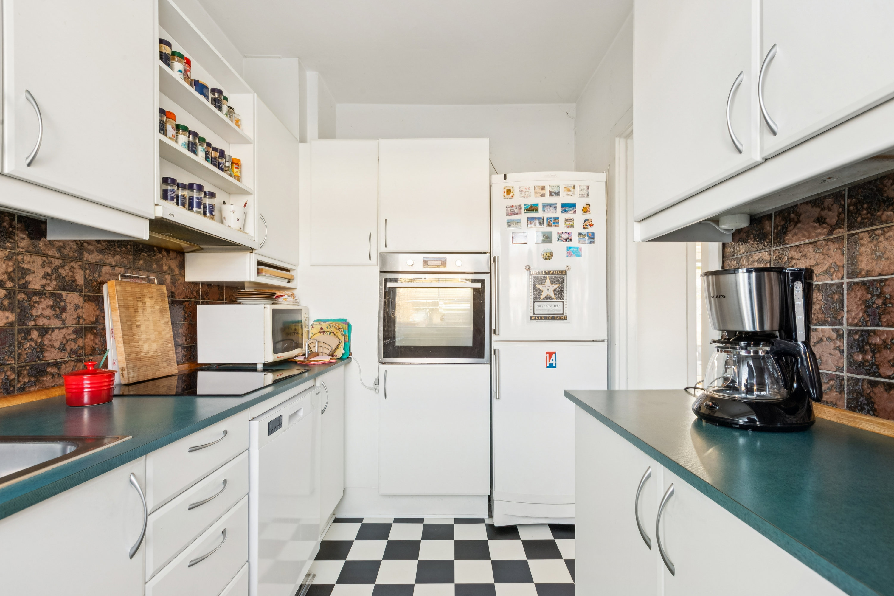 Fremhævet køkken billede i fuldskærmstilstand. Billede af Borrelyngen 20, 2770 Kastrup