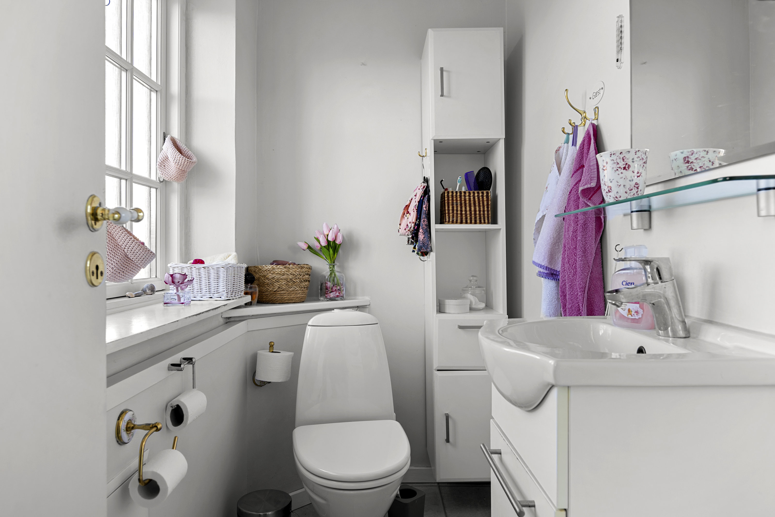 Fremhævet toilet billede i fuldskærmstilstand. Billede af Dyrehegnet 33, 4220 Korsør