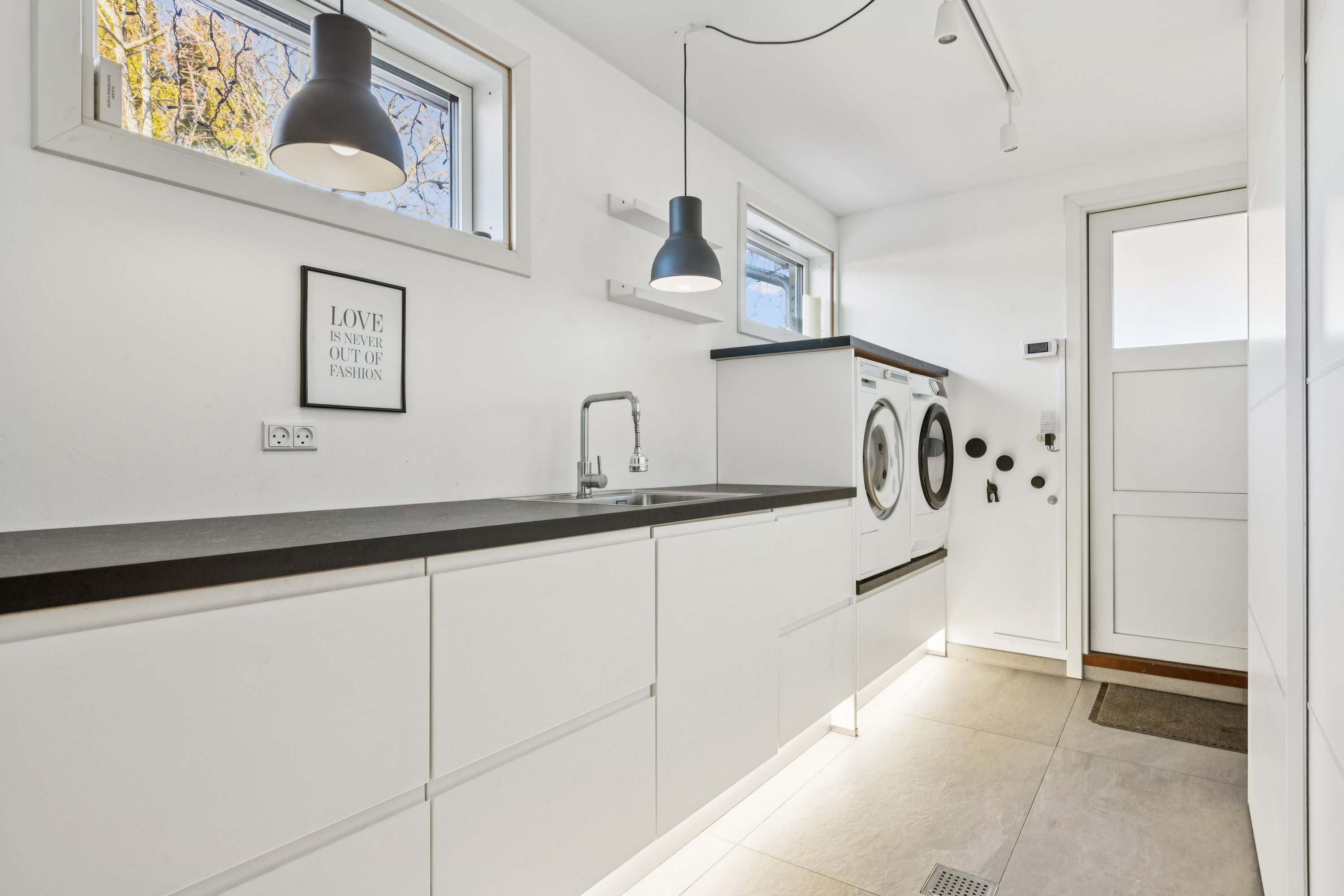 Fremhævet køkken billede i fuldskærmstilstand. Billede af Barritvej 32, 2770 Kastrup