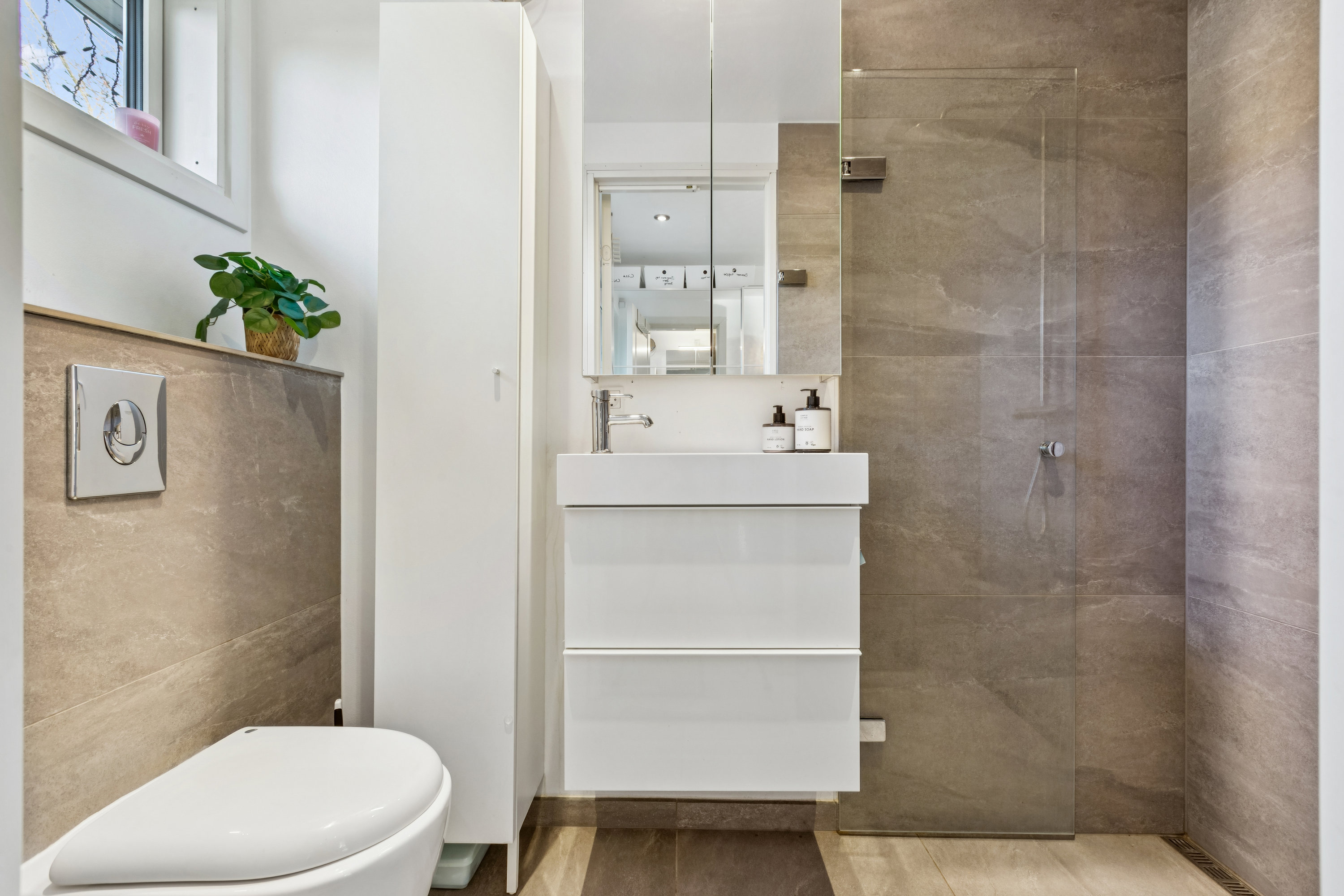 Fremhævet badeværelse billede i fuldskærmstilstand. Billede af Barritvej 32, 2770 Kastrup