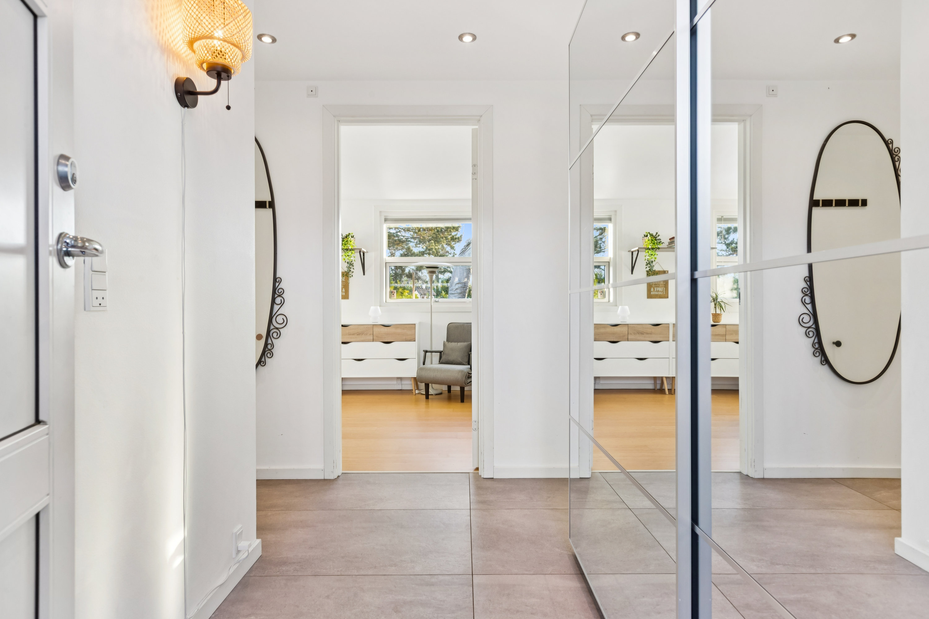 Fremhævet gang billede i fuldskærmstilstand. Billede af Barritvej 32, 2770 Kastrup