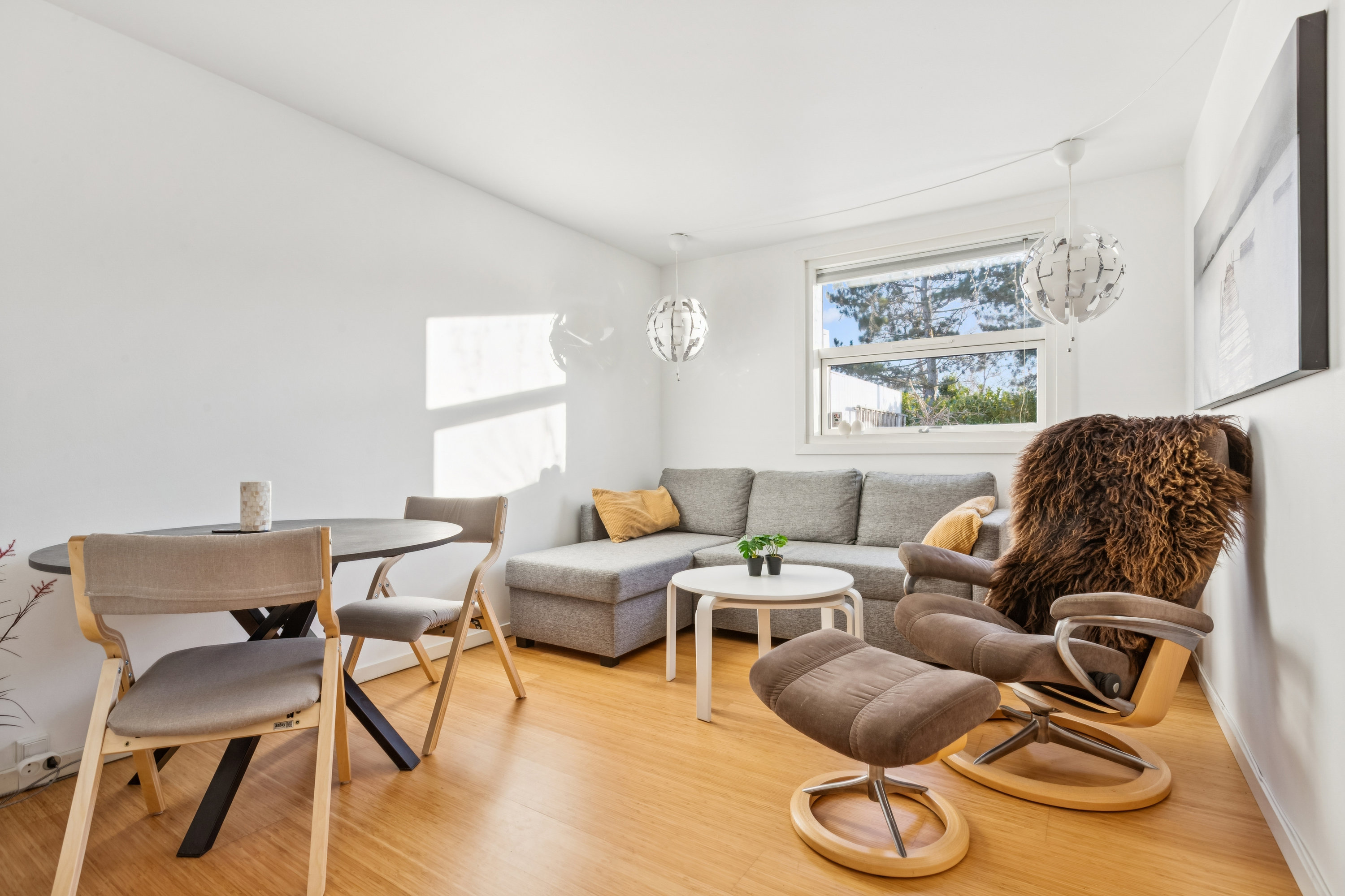 Fremhævet stue billede i fuldskærmstilstand. Billede af Barritvej 32, 2770 Kastrup