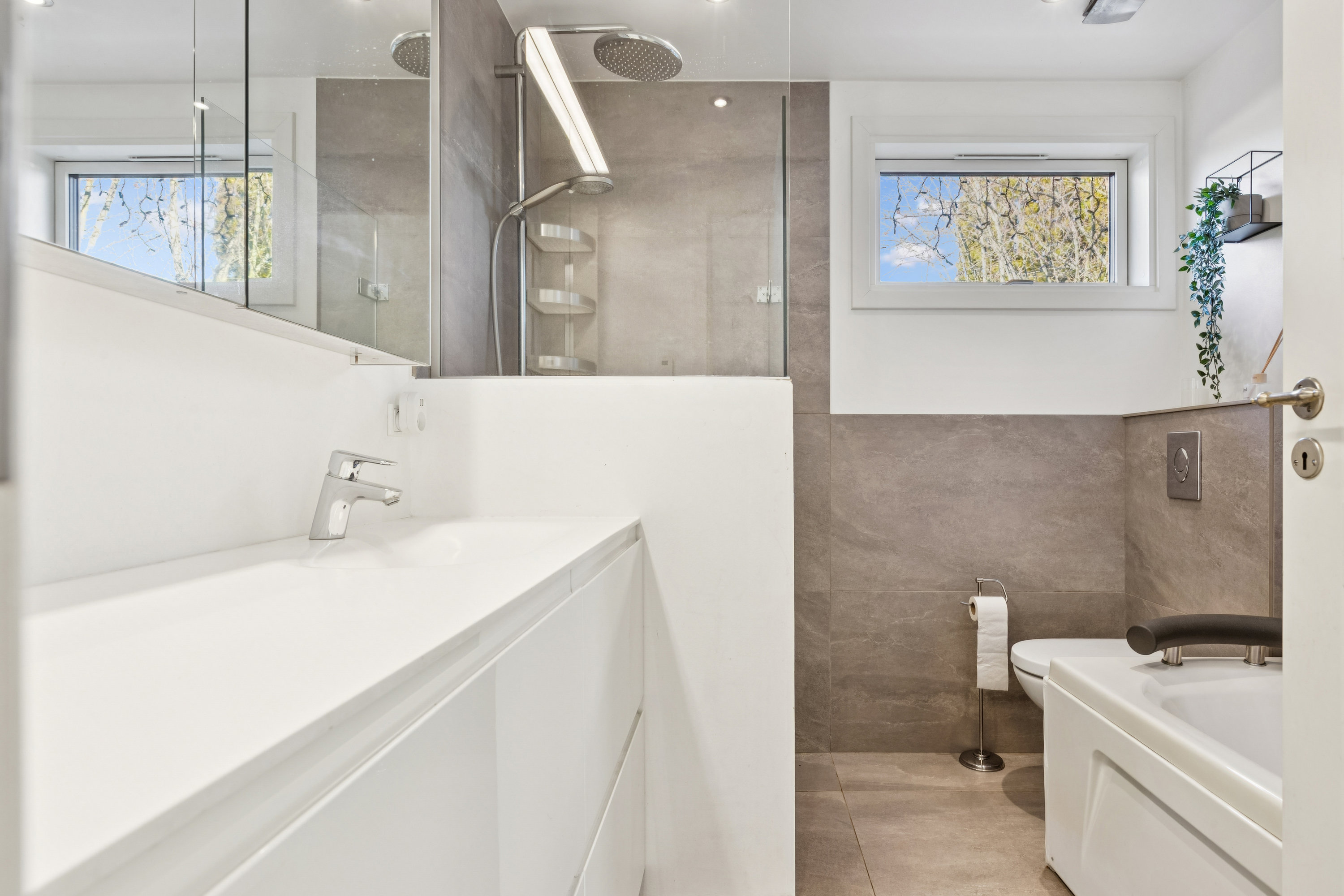 Fremhævet badeværelse billede i fuldskærmstilstand. Billede af Barritvej 32, 2770 Kastrup