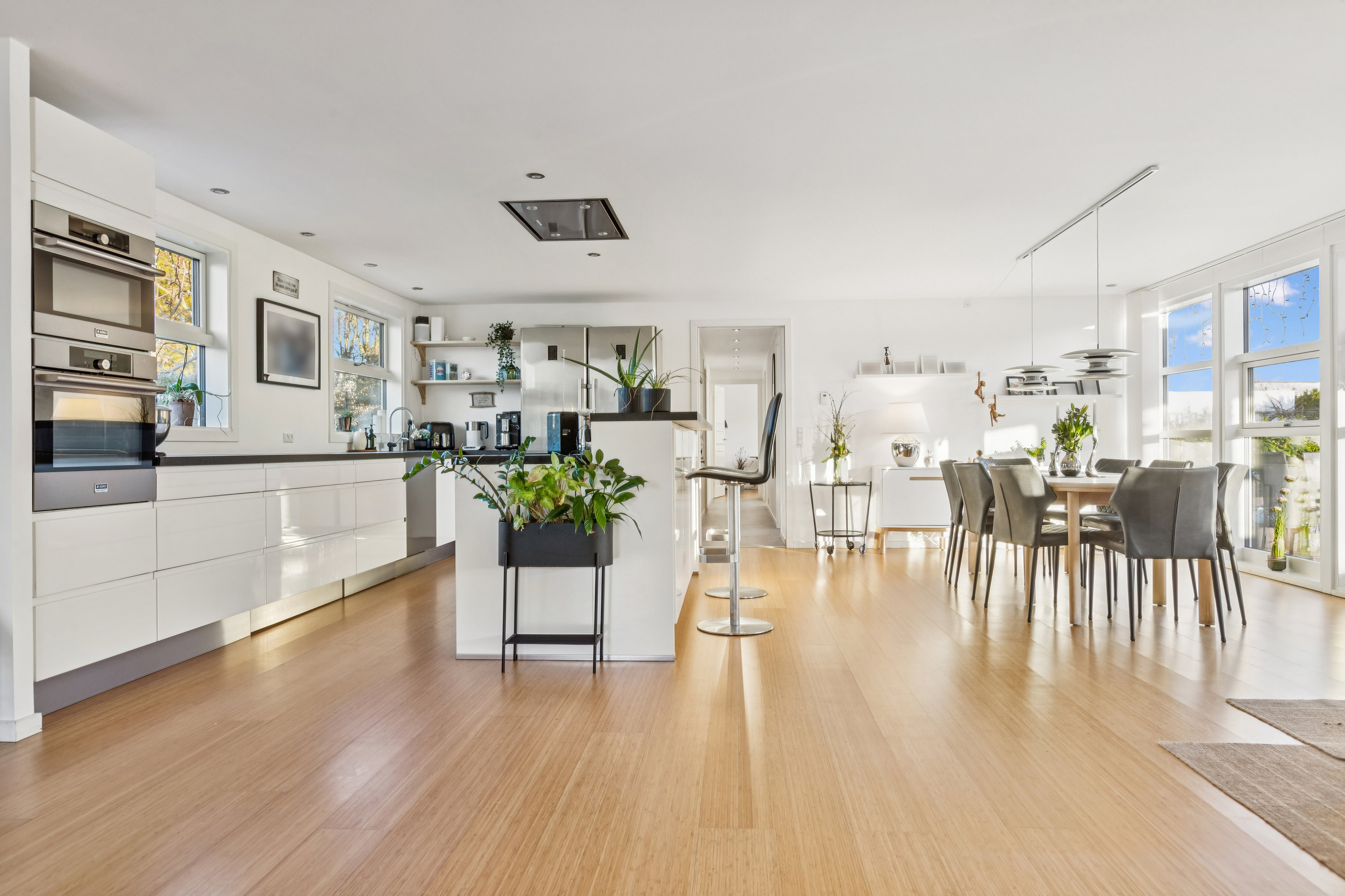 Fremhævet stue billede i fuldskærmstilstand. Billede af Barritvej 32, 2770 Kastrup