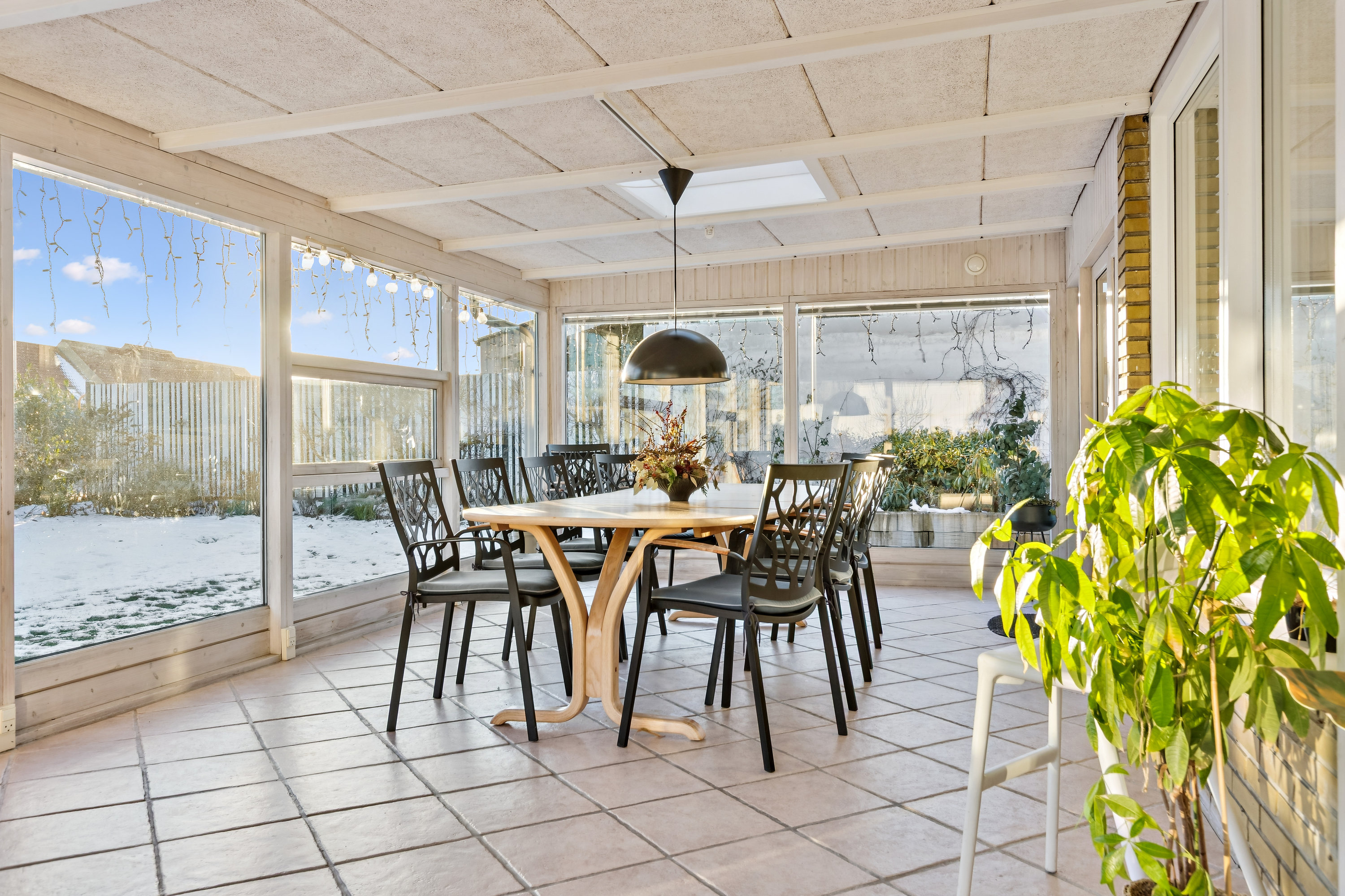 Fremhævet udestue billede i fuldskærmstilstand. Billede af Barritvej 32, 2770 Kastrup