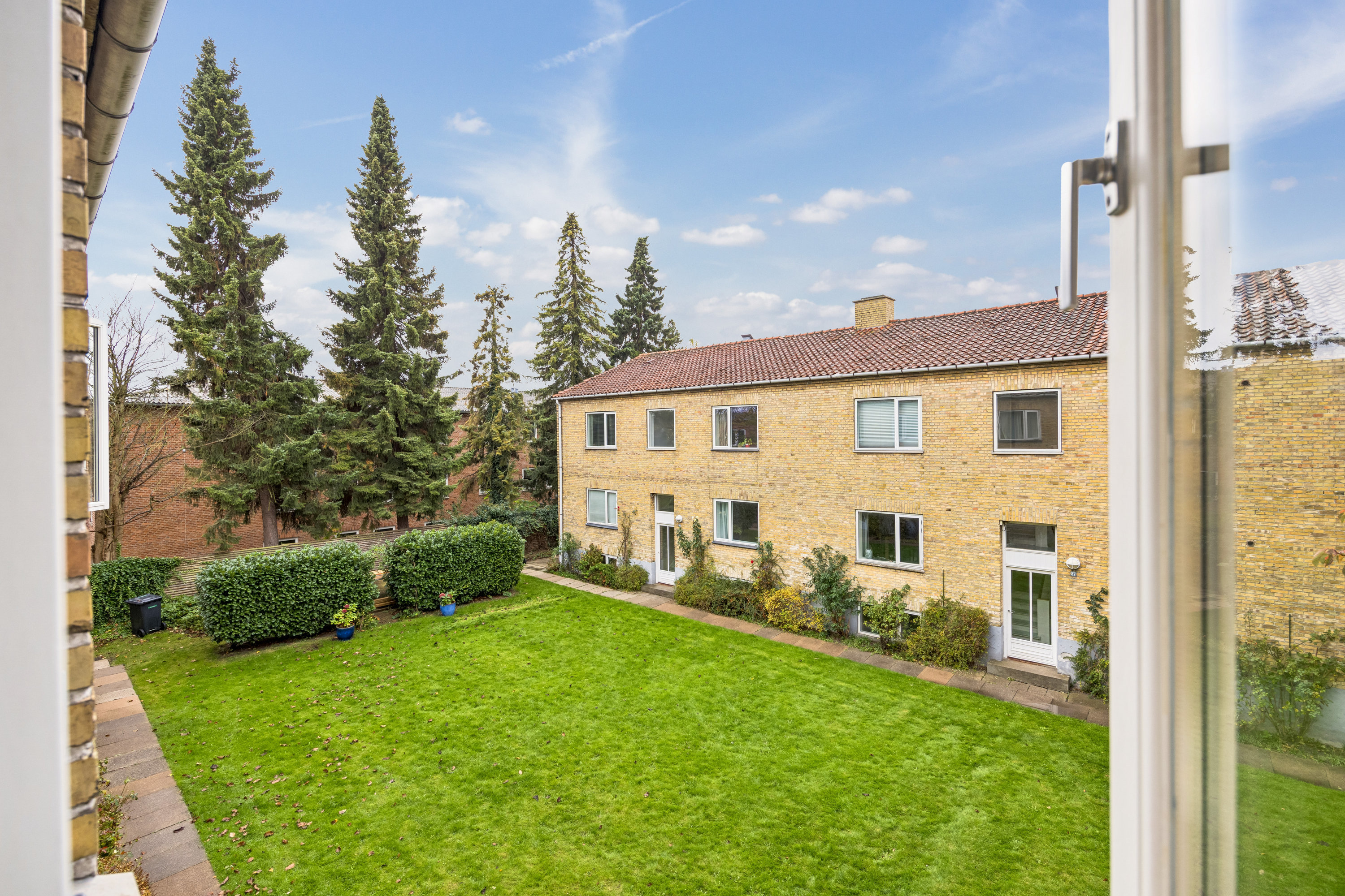 Fremhævet  billede i fuldskærmstilstand. Billede af Fuglegårdsvænget 83, 1. tv., 2820 Gentofte