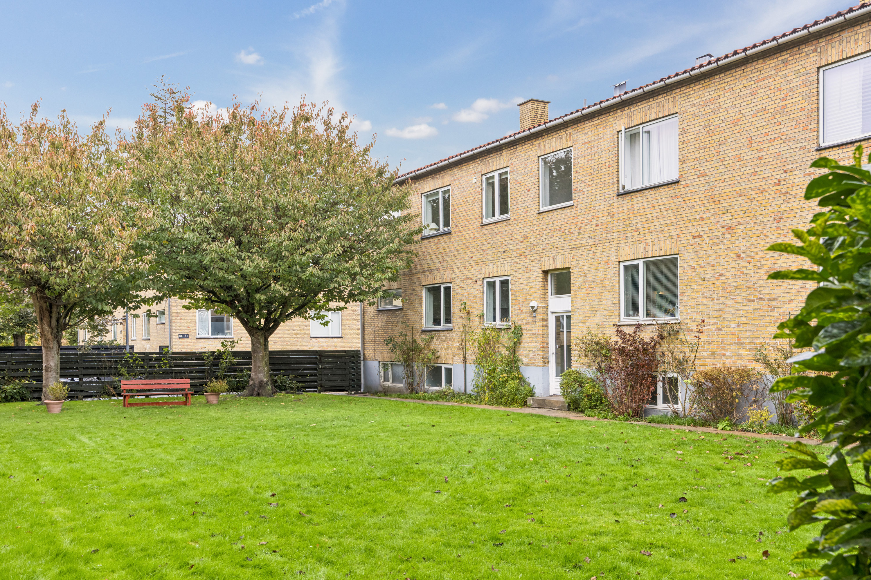 Fremhævet  billede i fuldskærmstilstand. Billede af Fuglegårdsvænget 83, 1. tv., 2820 Gentofte