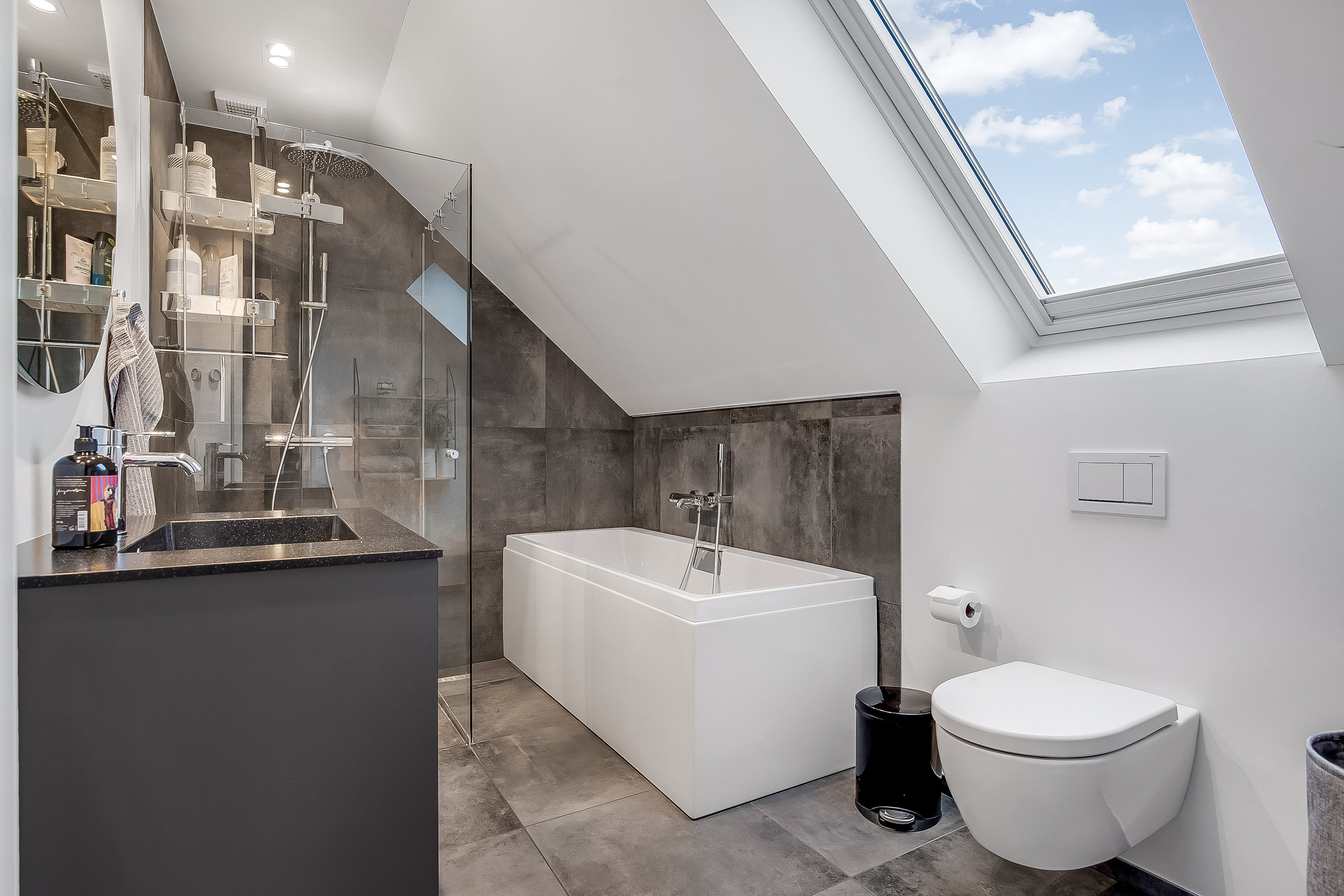 Fremhævet badeværelse billede i fuldskærmstilstand. Billede af Otte Ruds Vej 9, 7100 Vejle