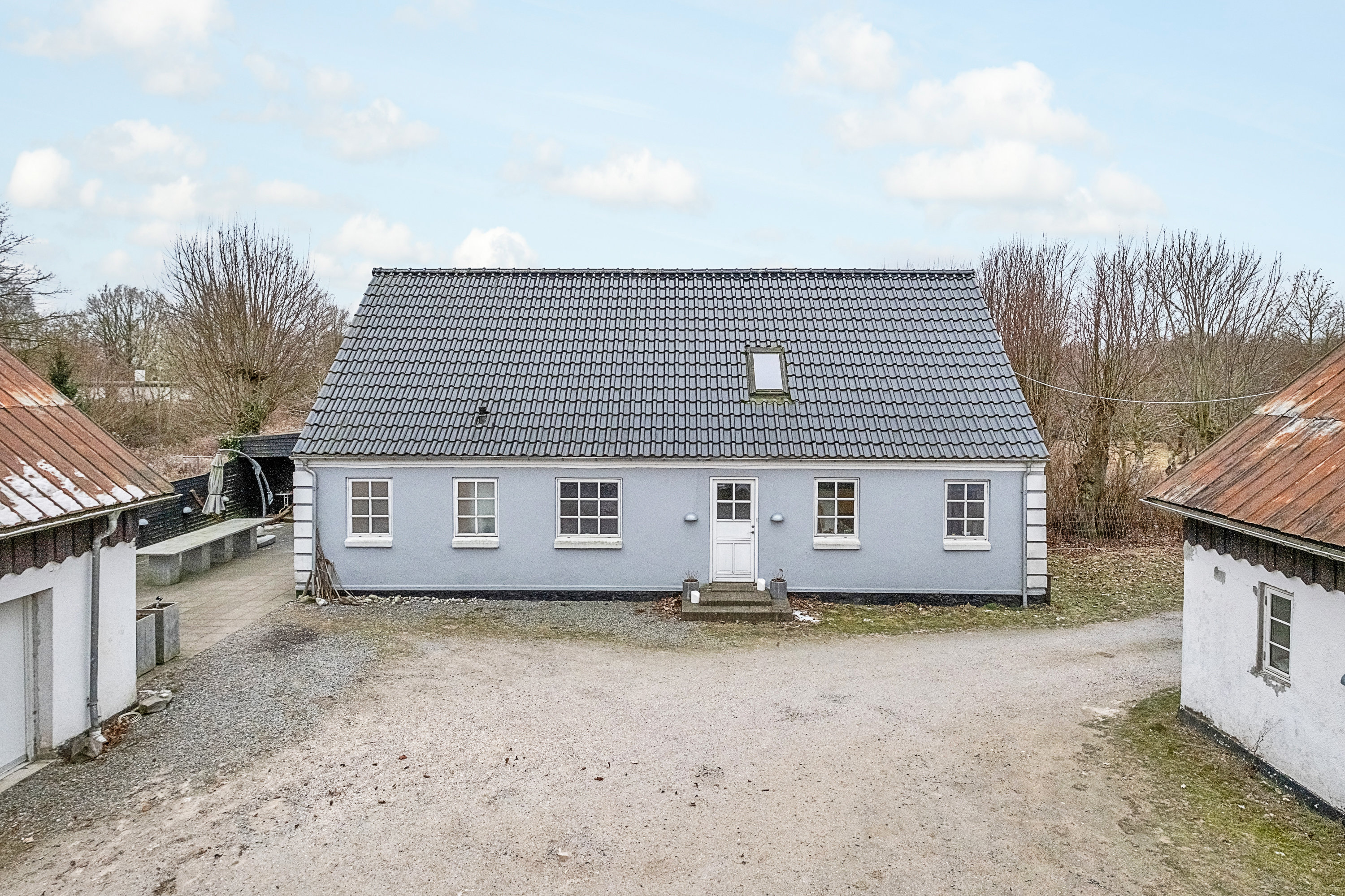 Fremhævet facade billede i fuldskærmstilstand. Billede af Clemensvej 5, Bendstrup, 8530 Hjortshøj