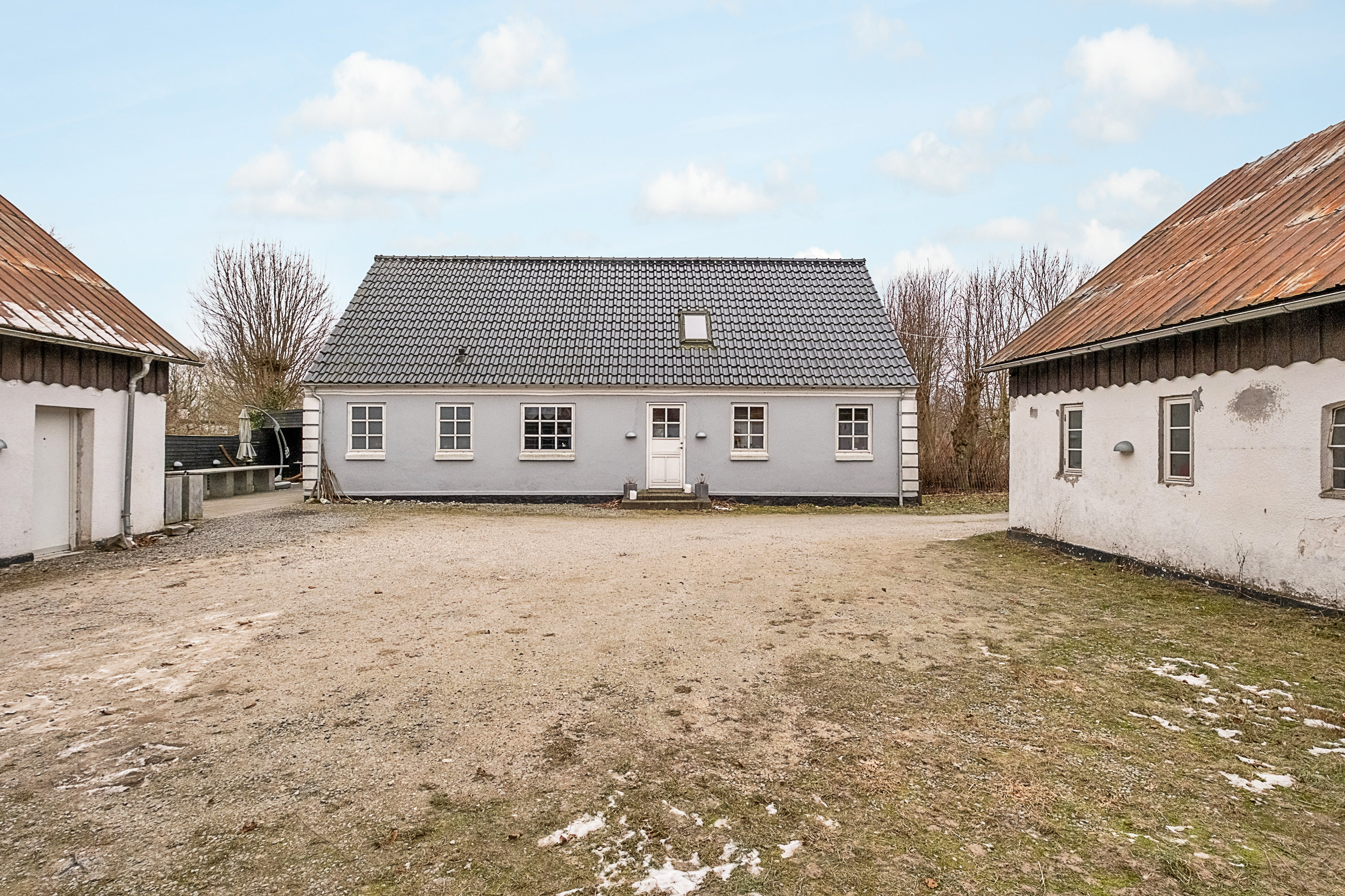 Fremhævet facade billede i fuldskærmstilstand. Billede af Clemensvej 5, Bendstrup, 8530 Hjortshøj