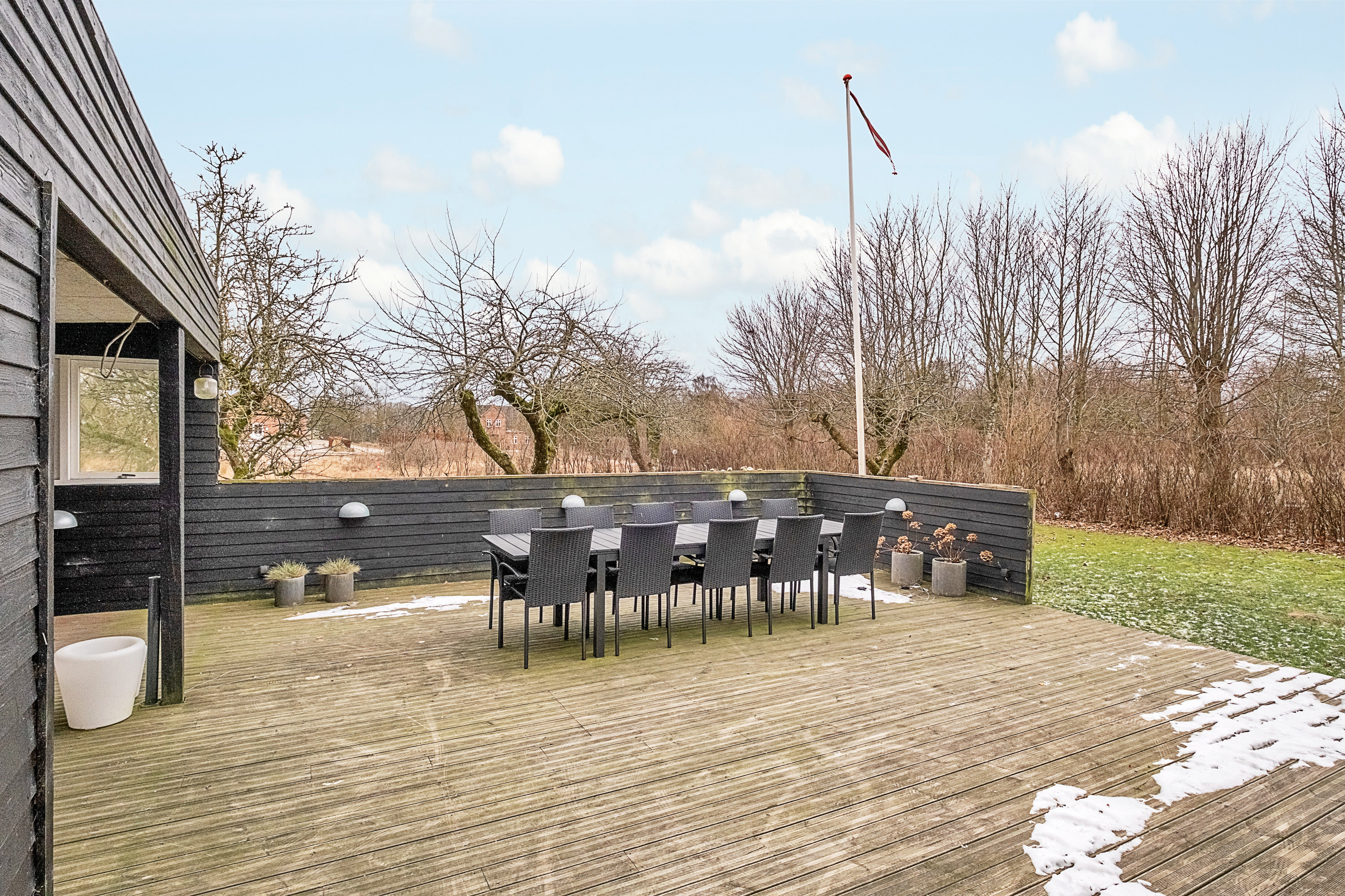 Fremhævet terrasse billede i fuldskærmstilstand. Billede af Clemensvej 5, Bendstrup, 8530 Hjortshøj