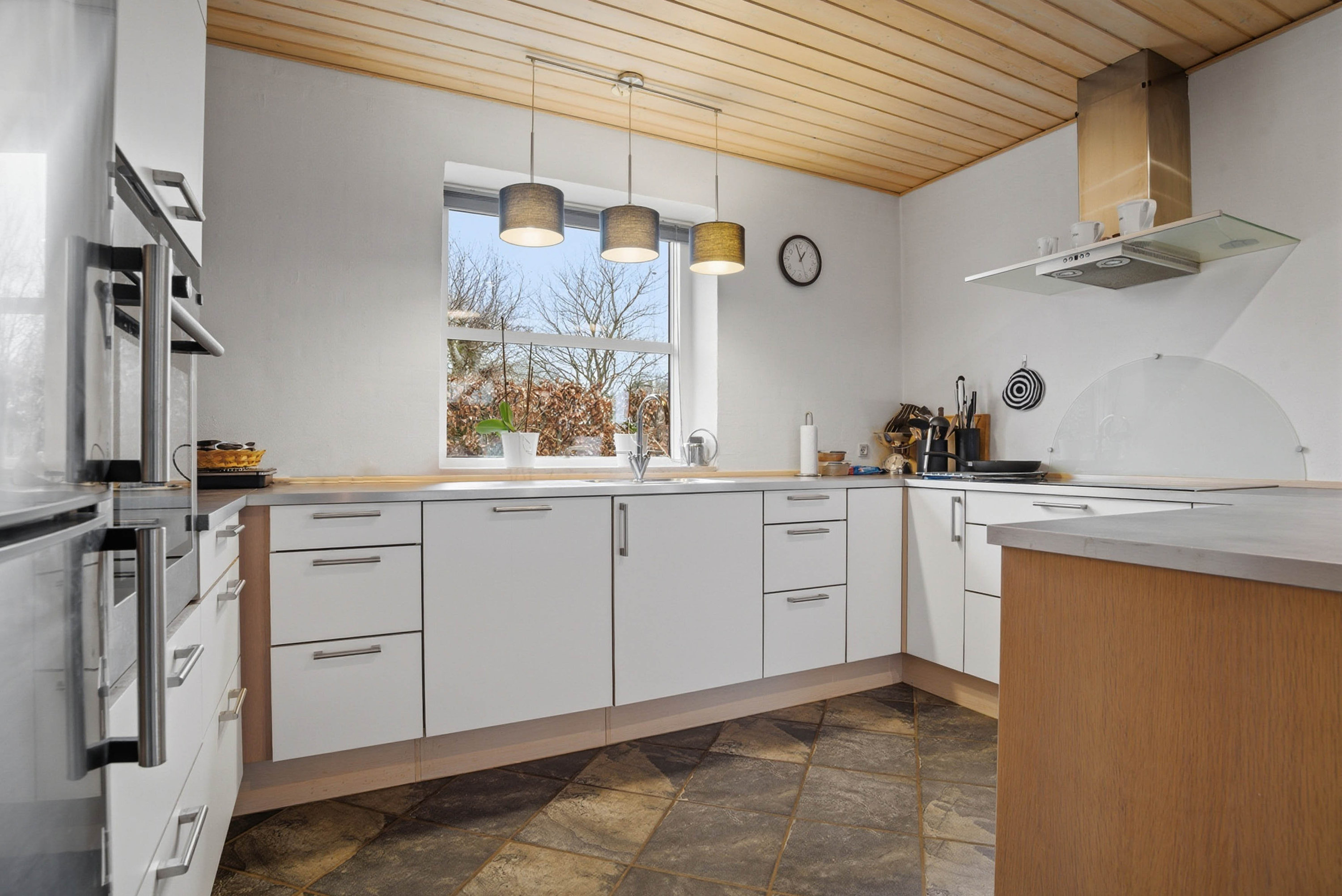 Miniaturebillede 1: køkken. Billede af Blommehaven 5, 7570 Vemb