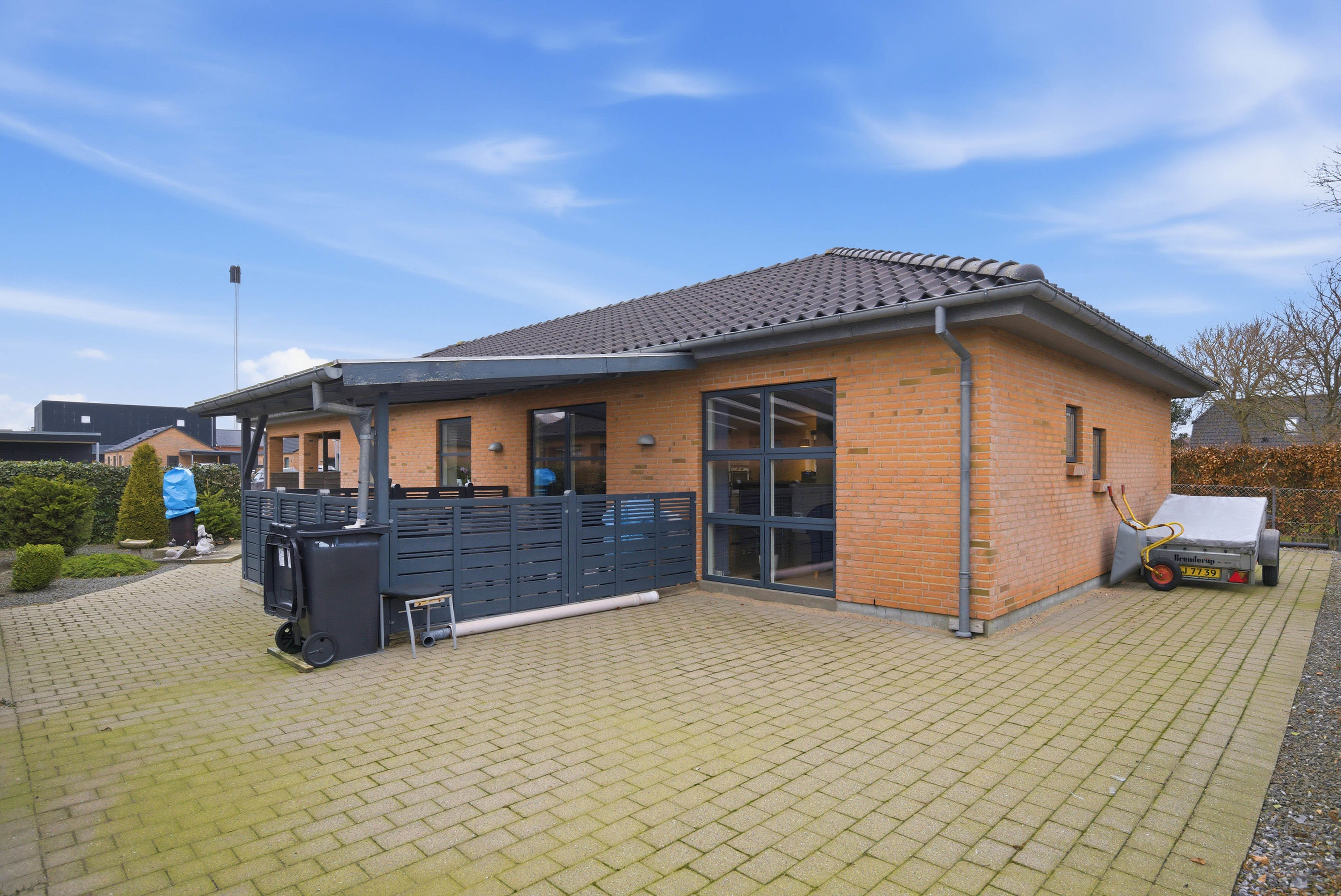 Fremhævet overdækket terrasse billede i fuldskærmstilstand. Billede af Blommehaven 5, 7570 Vemb