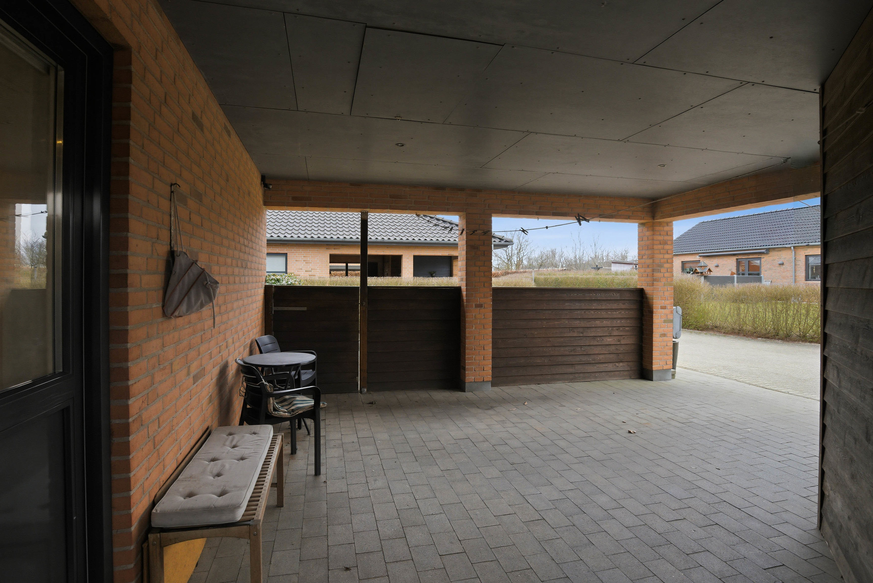 Fremhævet carport billede i fuldskærmstilstand. Billede af Blommehaven 5, 7570 Vemb