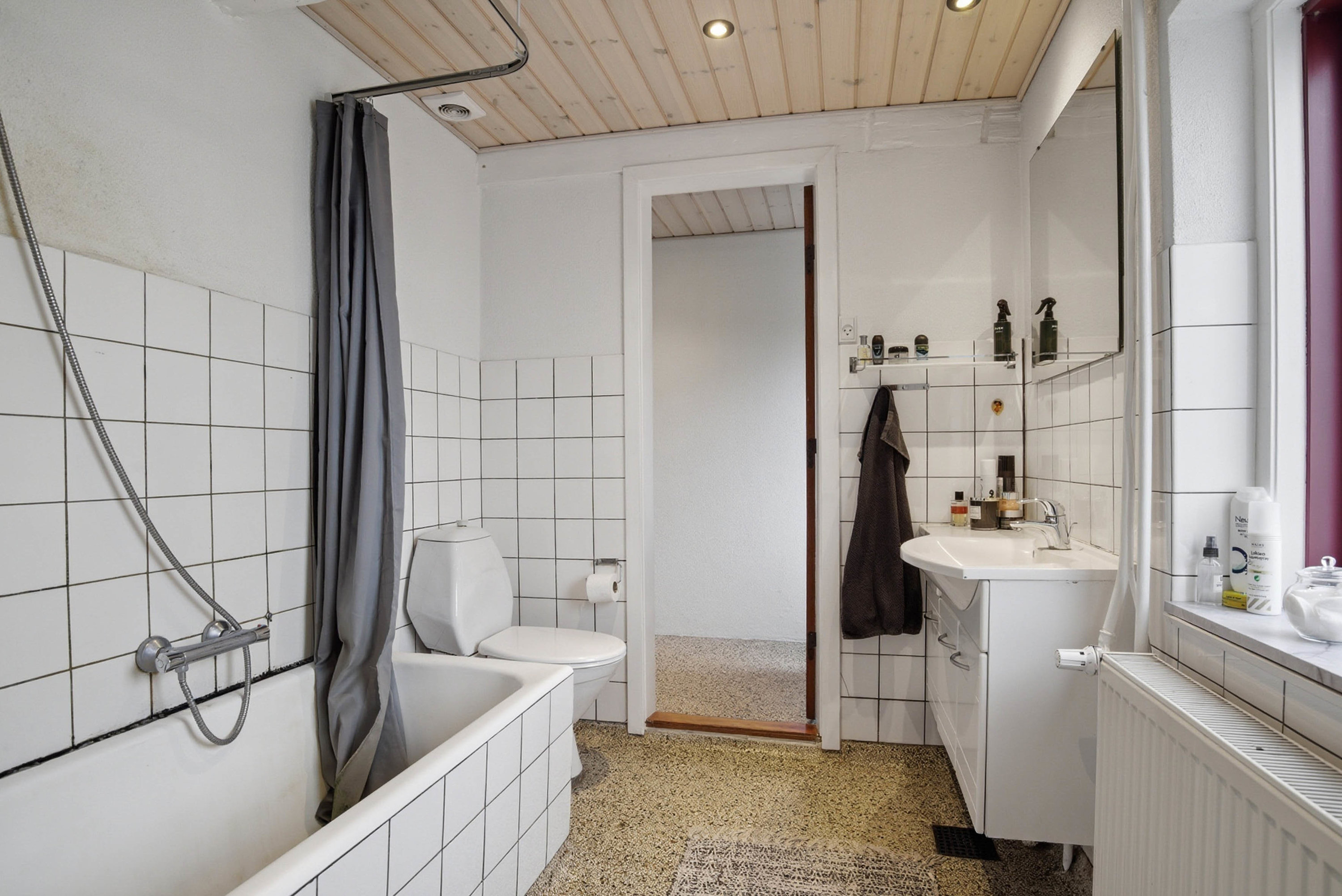 Fremhævet badeværelse billede i fuldskærmstilstand. Billede af Skalstrupvej 57, Skalstrup, 7570 Vemb