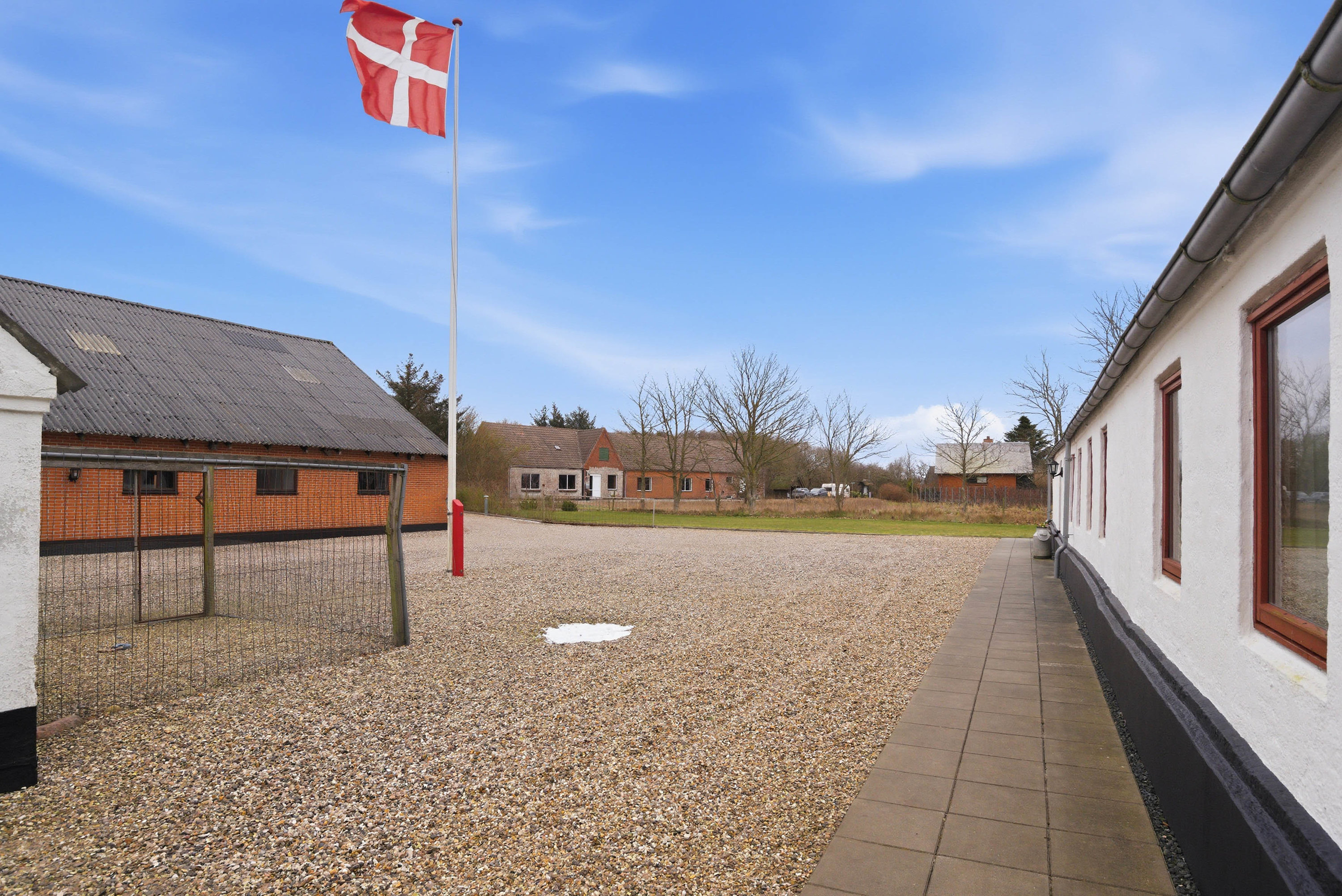 Fremhævet gårdsplads billede i fuldskærmstilstand. Billede af Skalstrupvej 57, Skalstrup, 7570 Vemb
