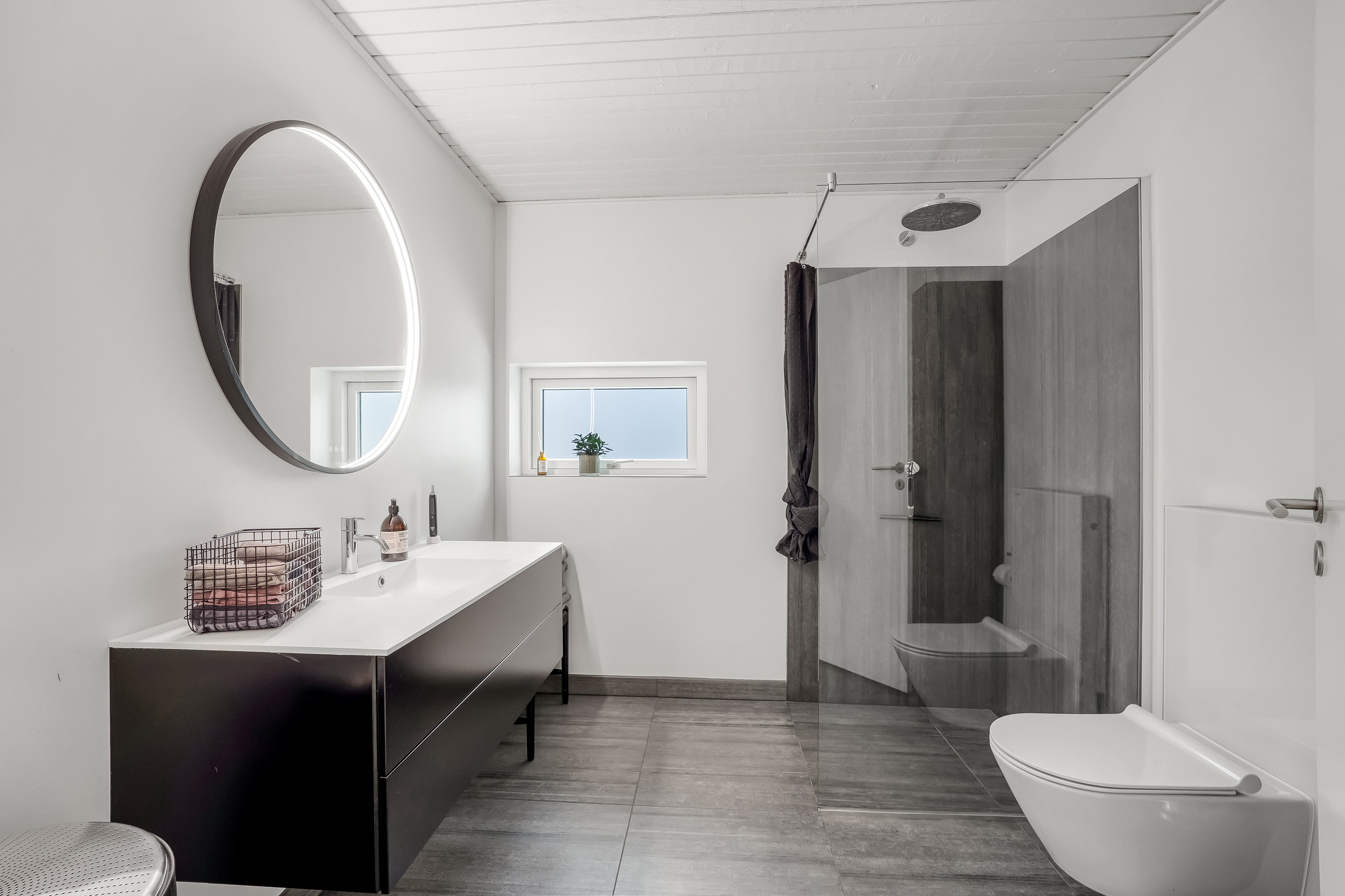 Fremhævet badeværelse billede i fuldskærmstilstand. Billede af Rosnæsvej 97, 4900 Nakskov