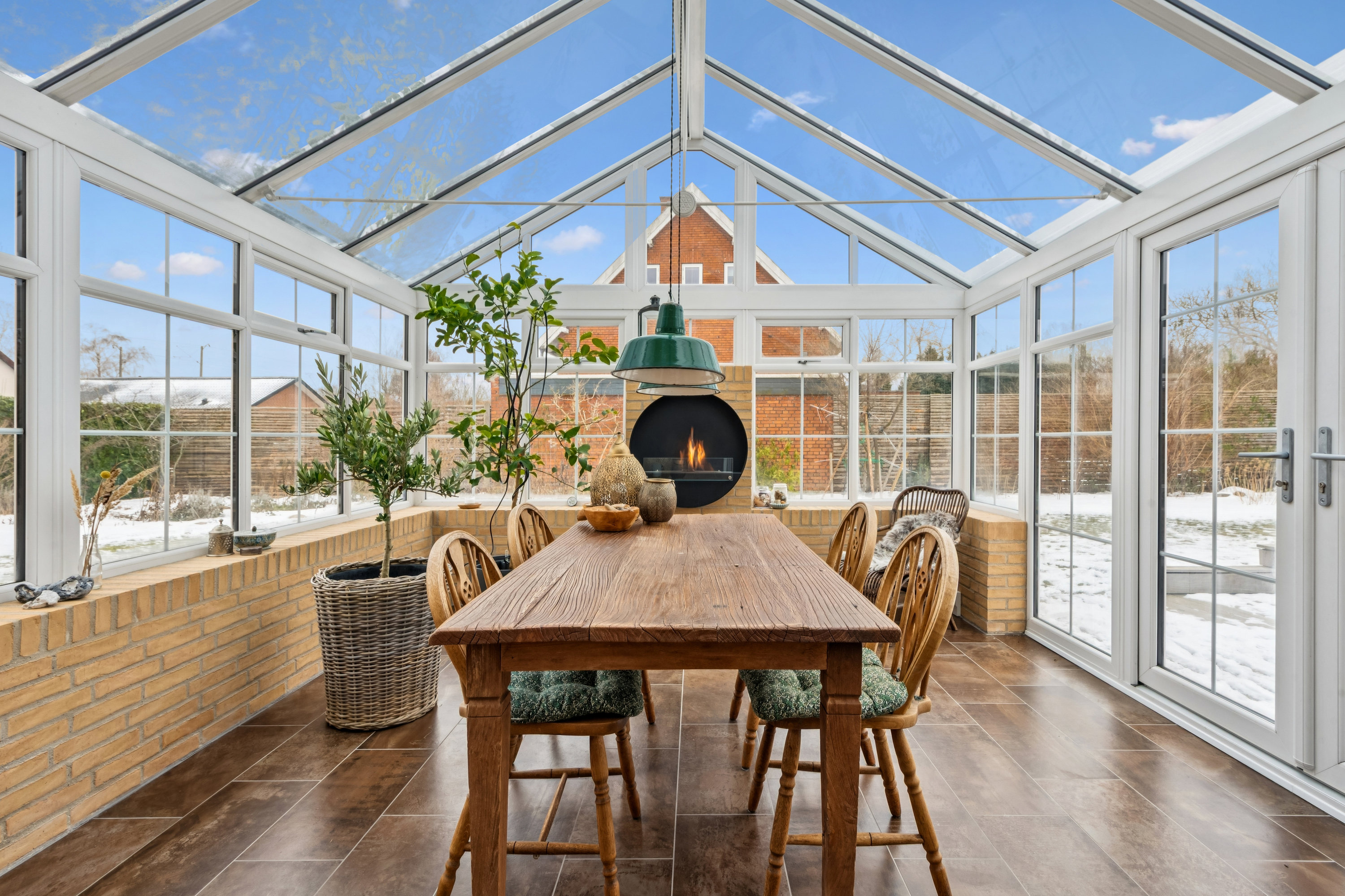 Fremhævet udestue billede i fuldskærmstilstand. Billede af Hanehøj 33, 2880 Bagsværd