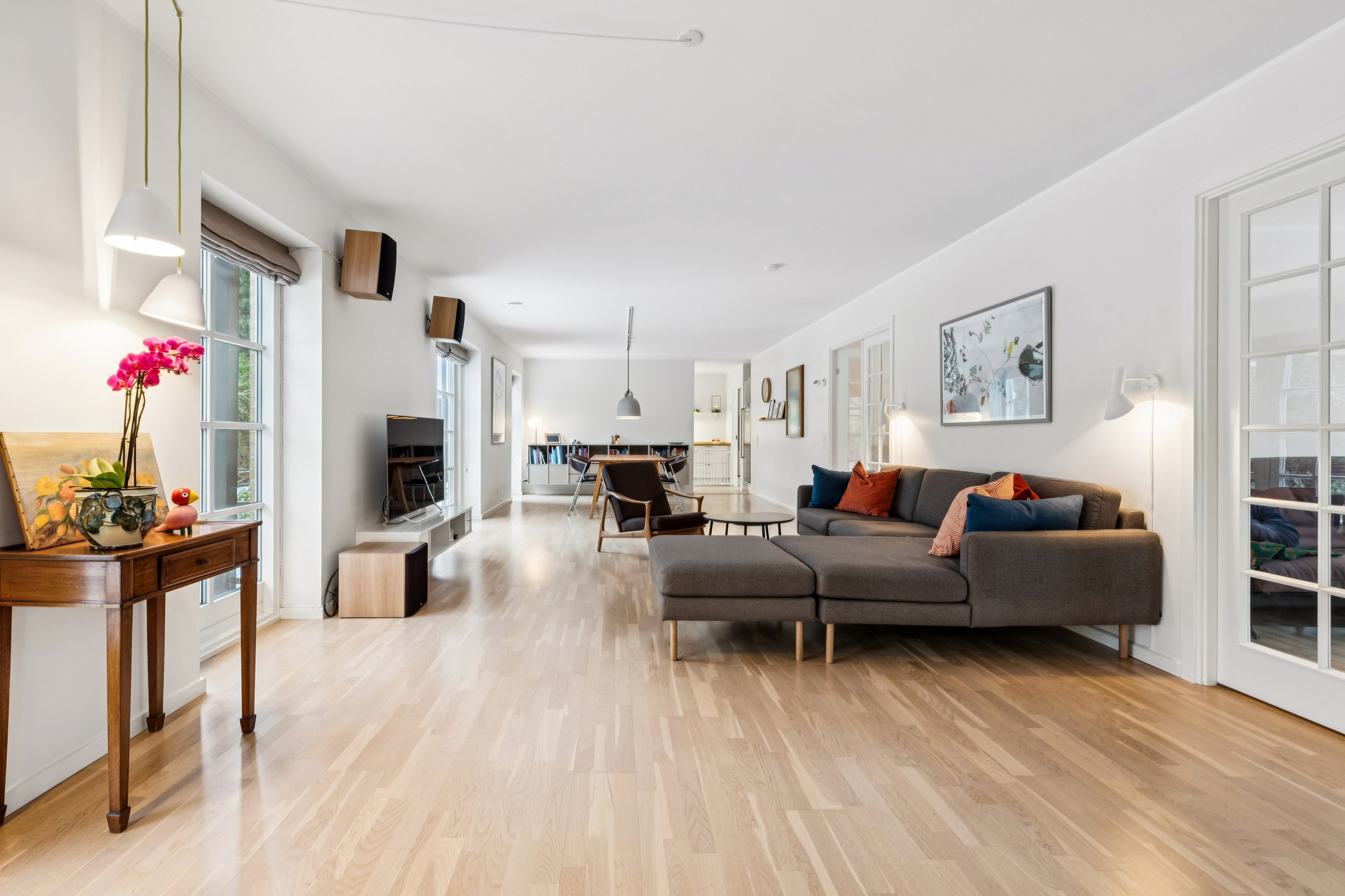 Fremhævet stue billede i fuldskærmstilstand. Billede af Hanehøj 33, 2880 Bagsværd