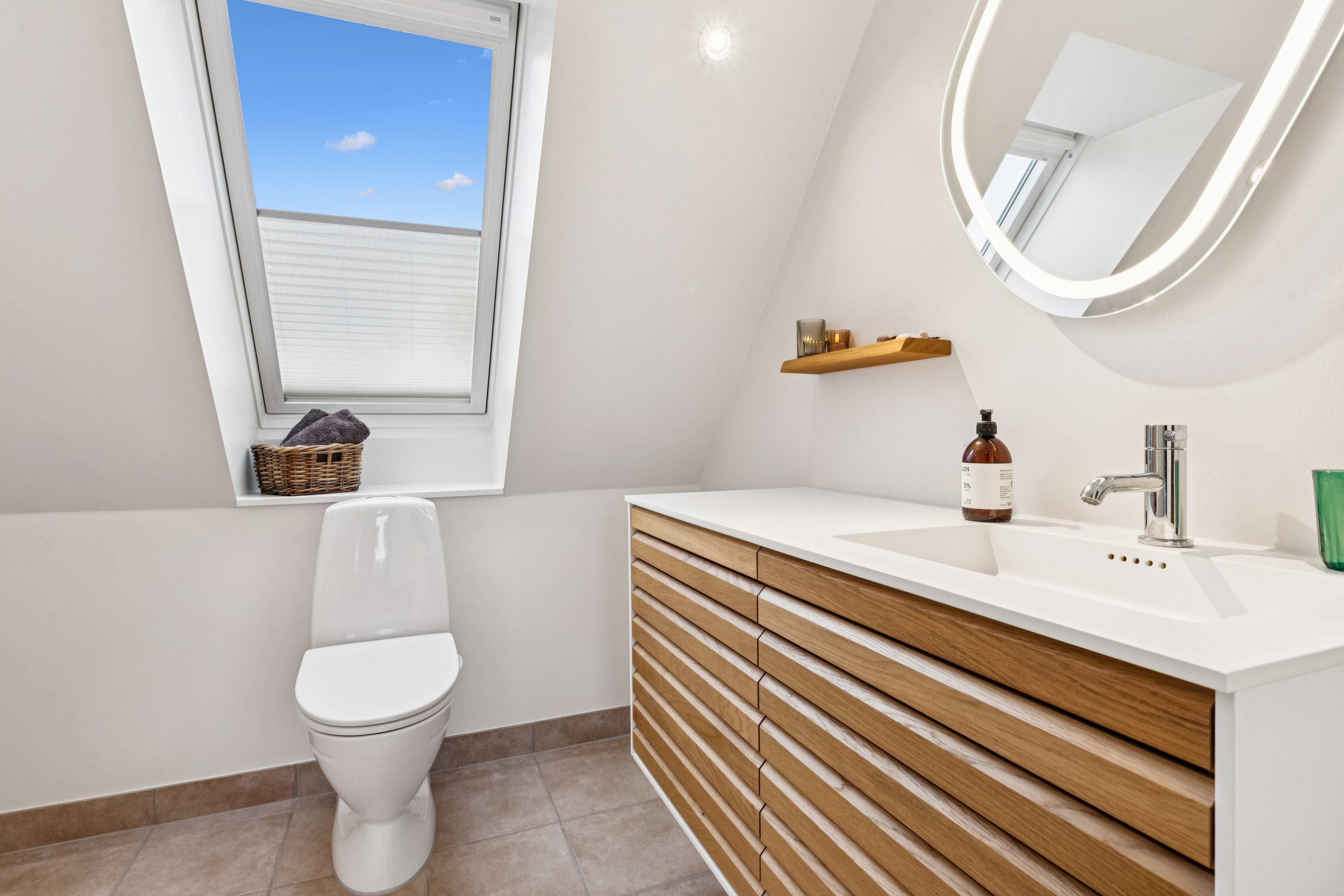 Fremhævet badeværelse billede i fuldskærmstilstand. Billede af Hanehøj 33, 2880 Bagsværd