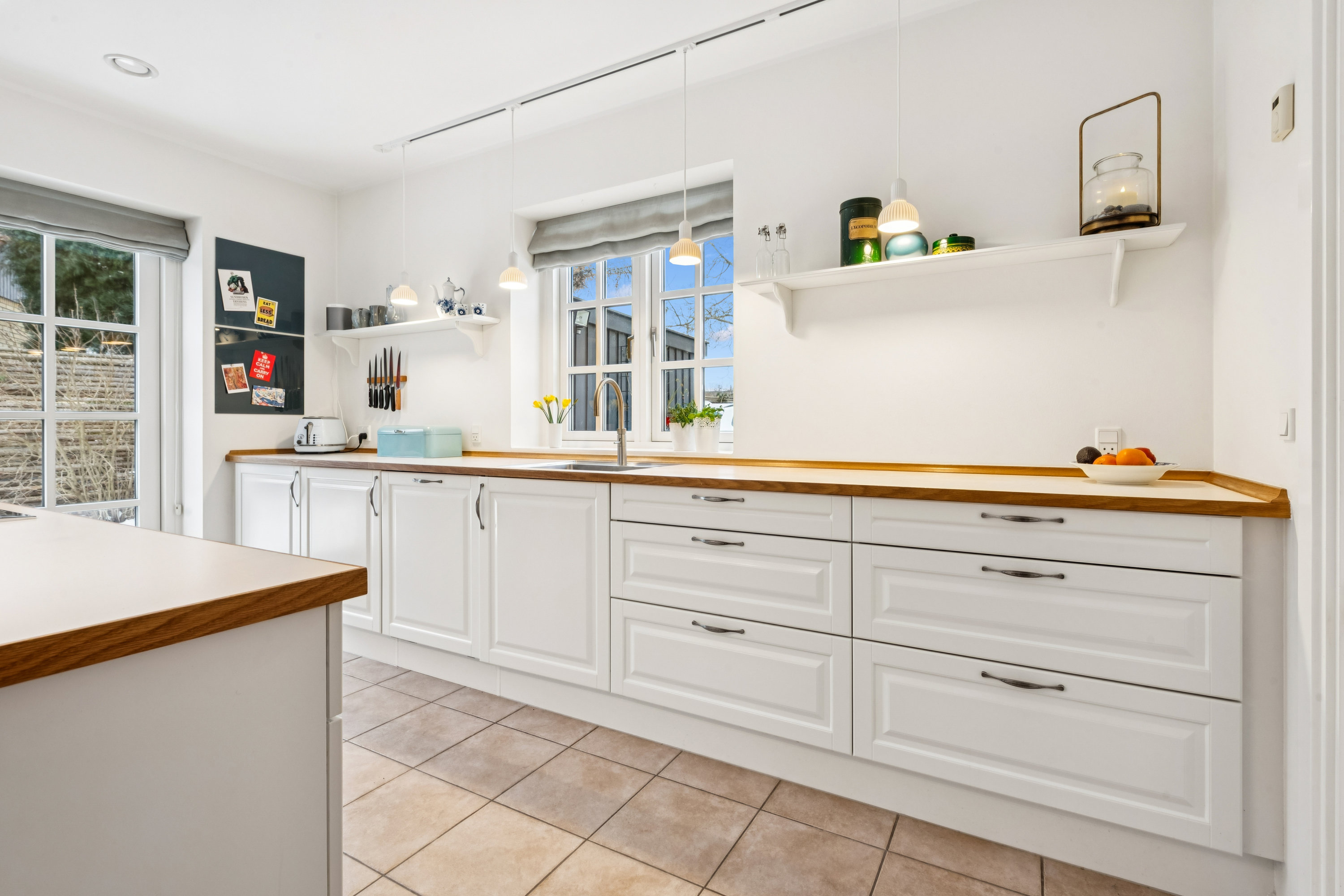 Fremhævet køkken billede i fuldskærmstilstand. Billede af Hanehøj 33, 2880 Bagsværd