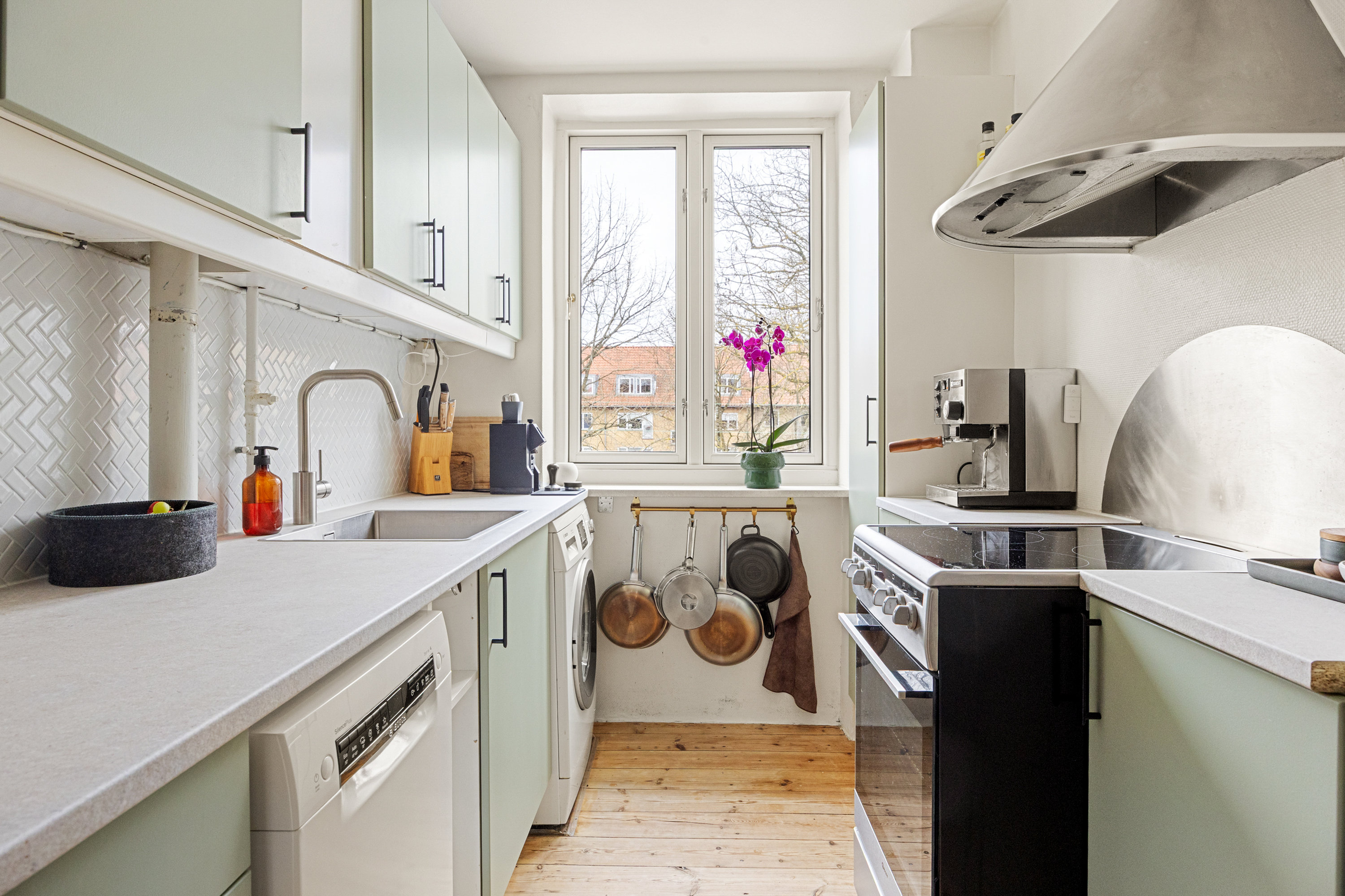 Fremhævet køkken billede i fuldskærmstilstand. Billede af Sjælør Boulevard 26, 2. th., 2450 København SV