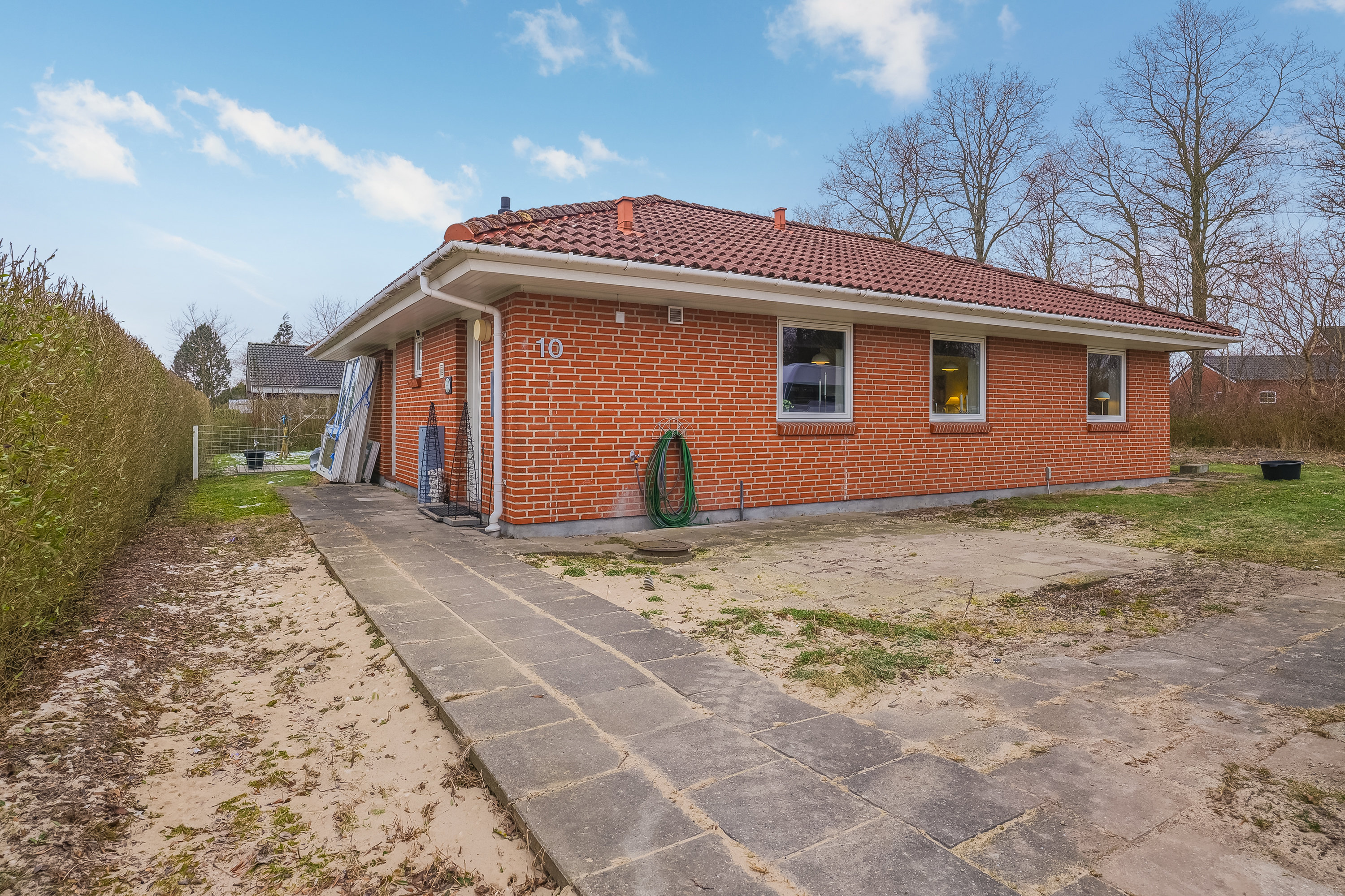 Fremhævet facade billede i fuldskærmstilstand. Billede af Spurvelunden 10, Vejle, 5672 Broby