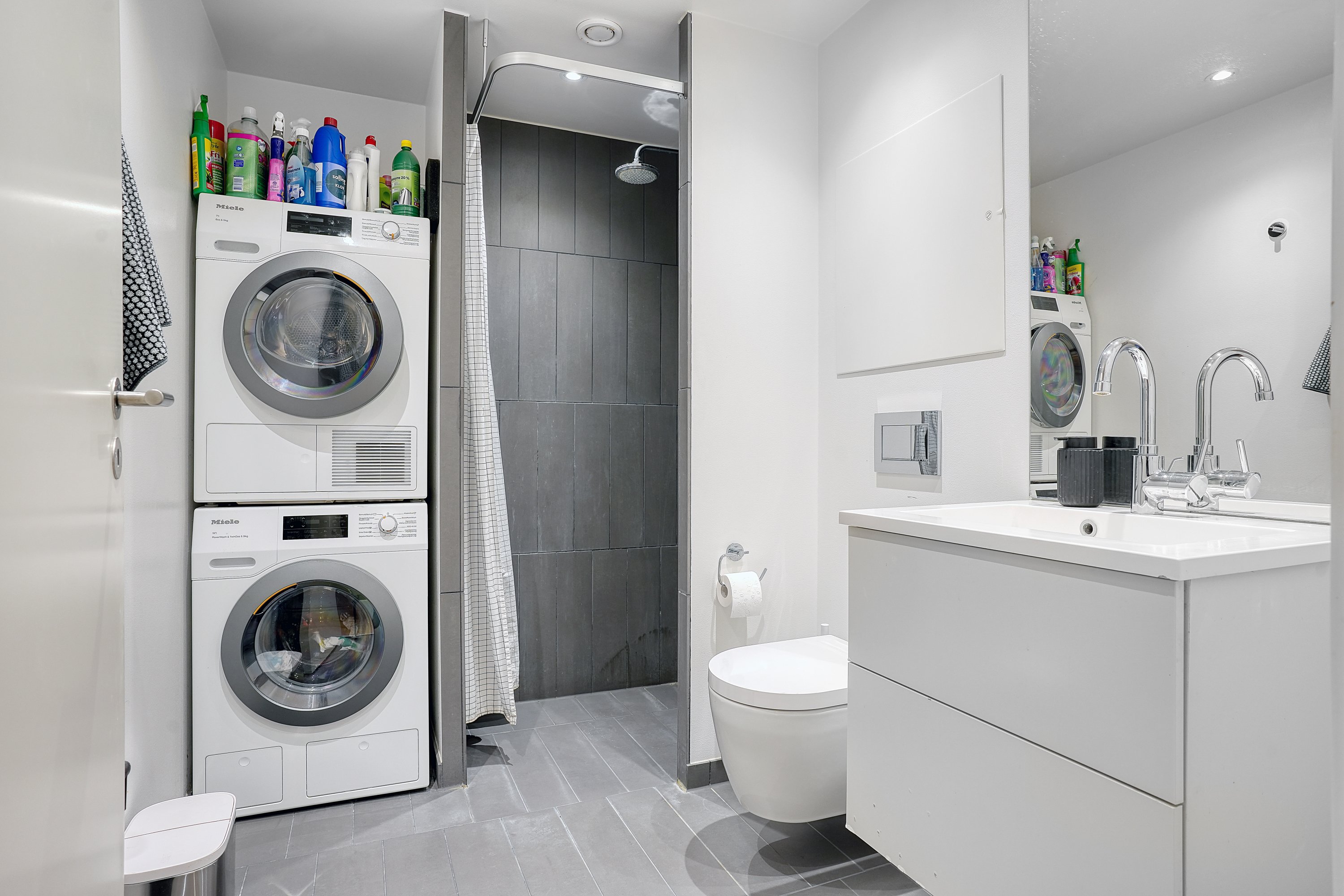 Fremhævet badeværelse billede i fuldskærmstilstand. Billede af Constantin Hansens Gade 21, 1. 4., 1799 København V