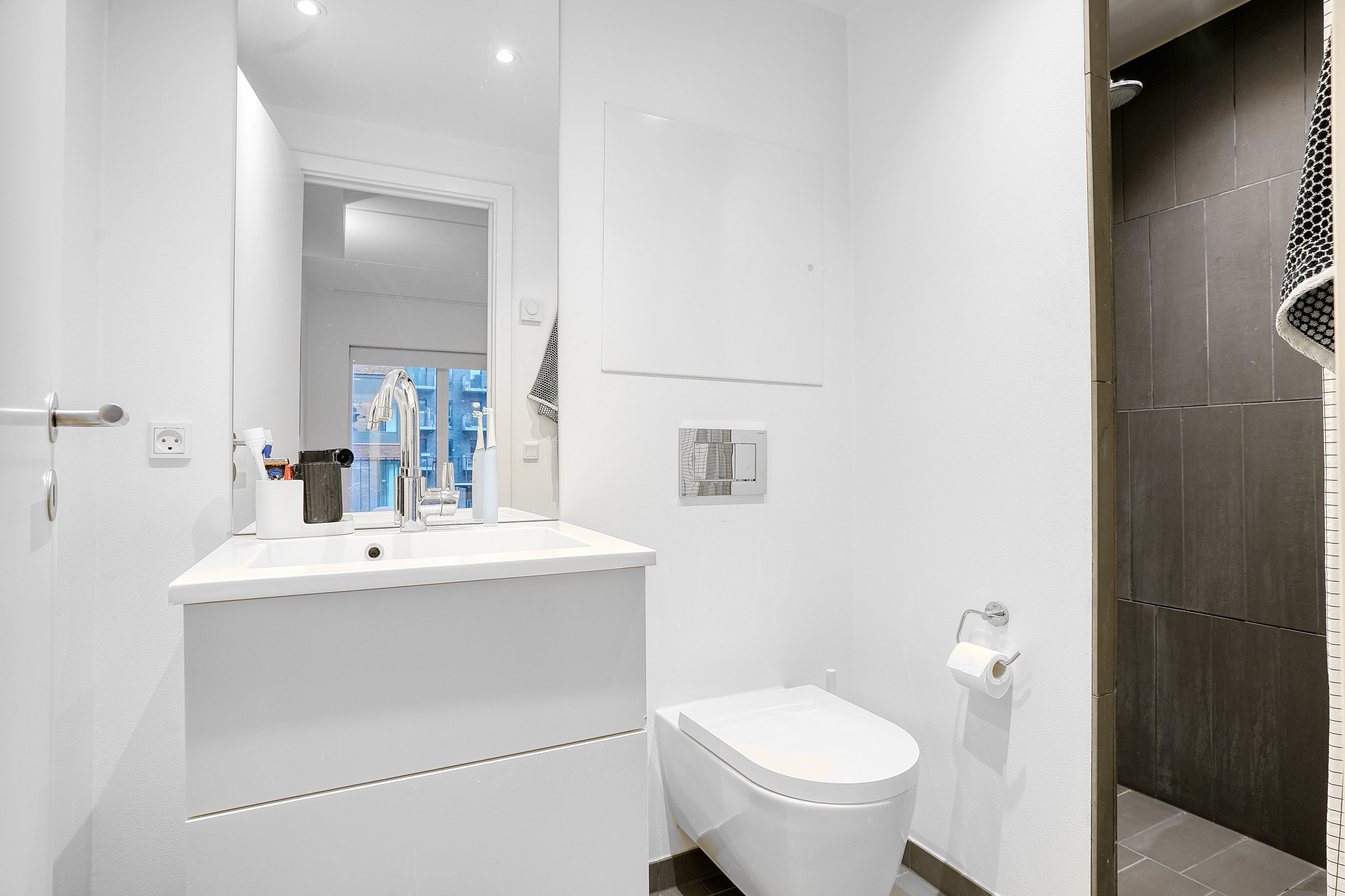 Fremhævet badeværelse billede i fuldskærmstilstand. Billede af Constantin Hansens Gade 21, 1. 4., 1799 København V