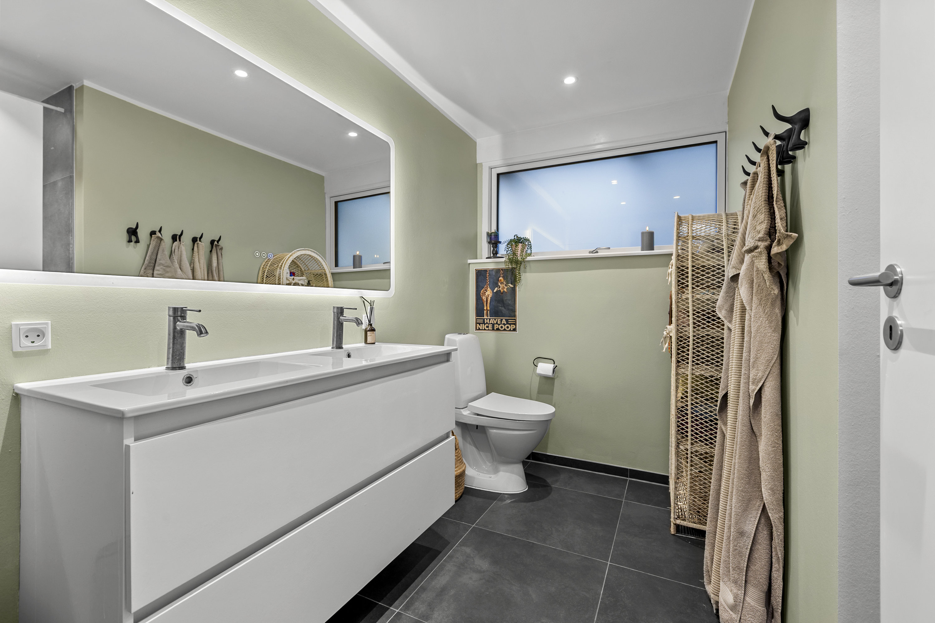 Fremhævet badeværelse billede i fuldskærmstilstand. Billede af Svinget 17, 4050 Skibby