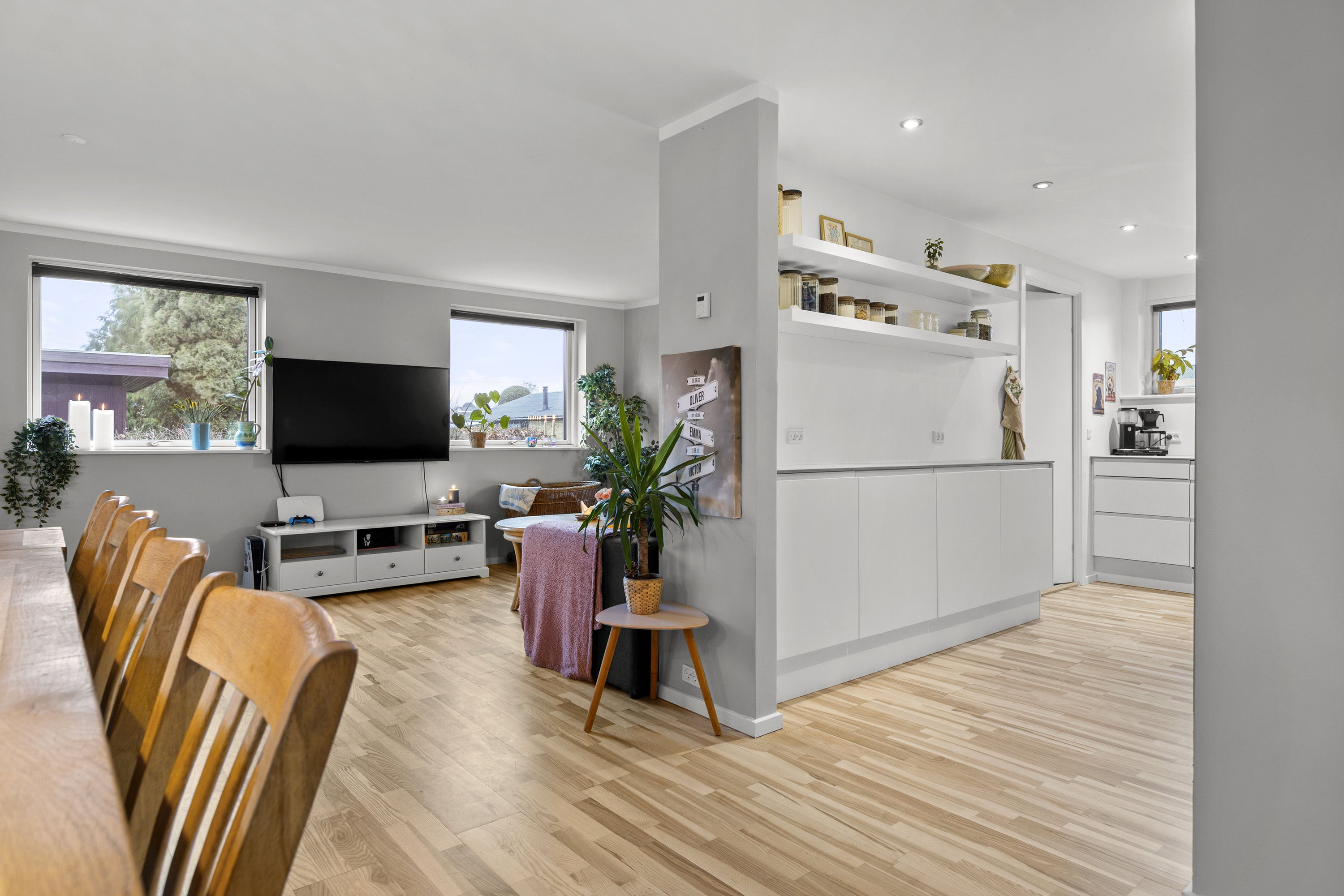 Fremhævet stue billede i fuldskærmstilstand. Billede af Svinget 17, 4050 Skibby