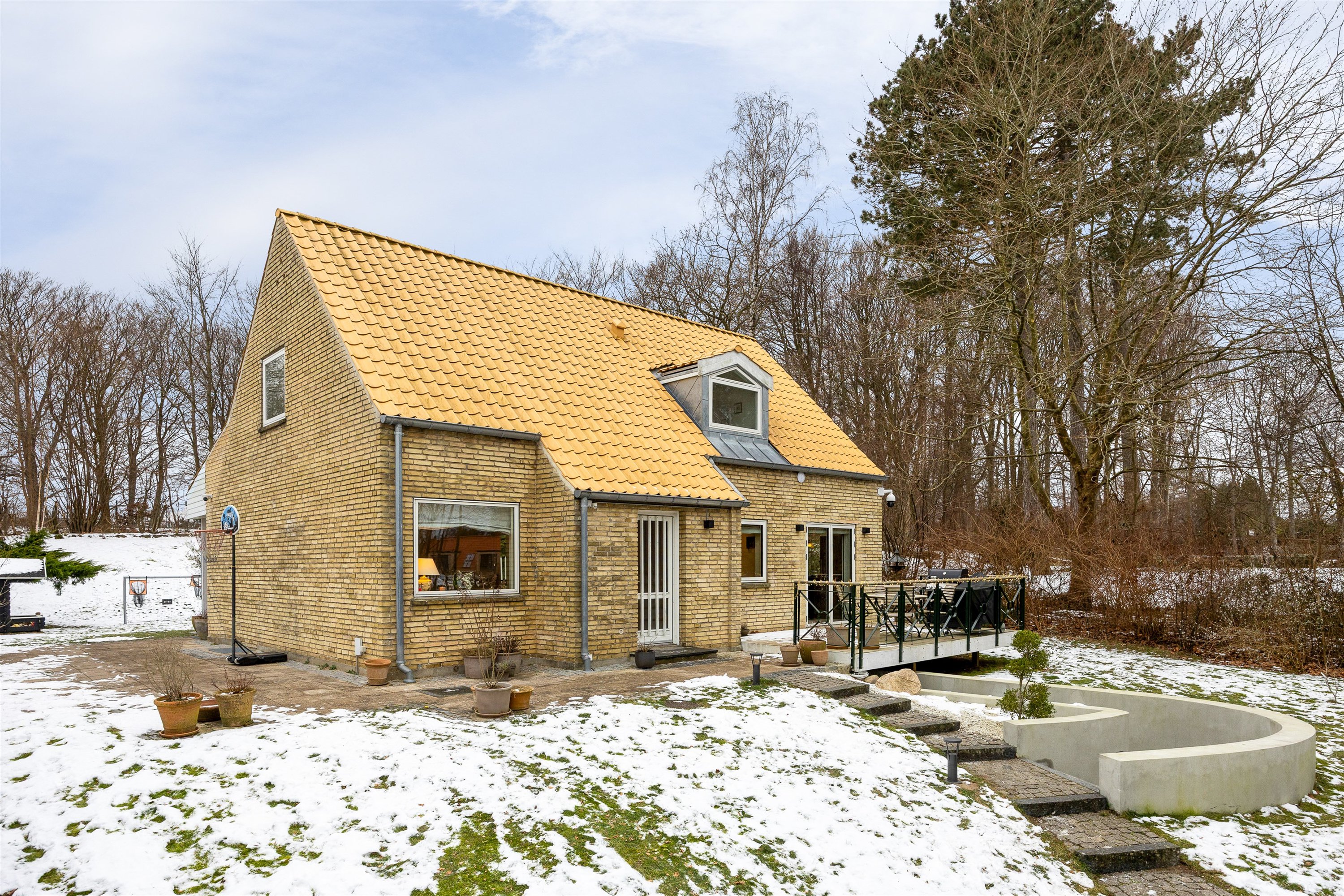 Villa: Set fra haven på Ellesøpark 53, 2950 Vedbæk