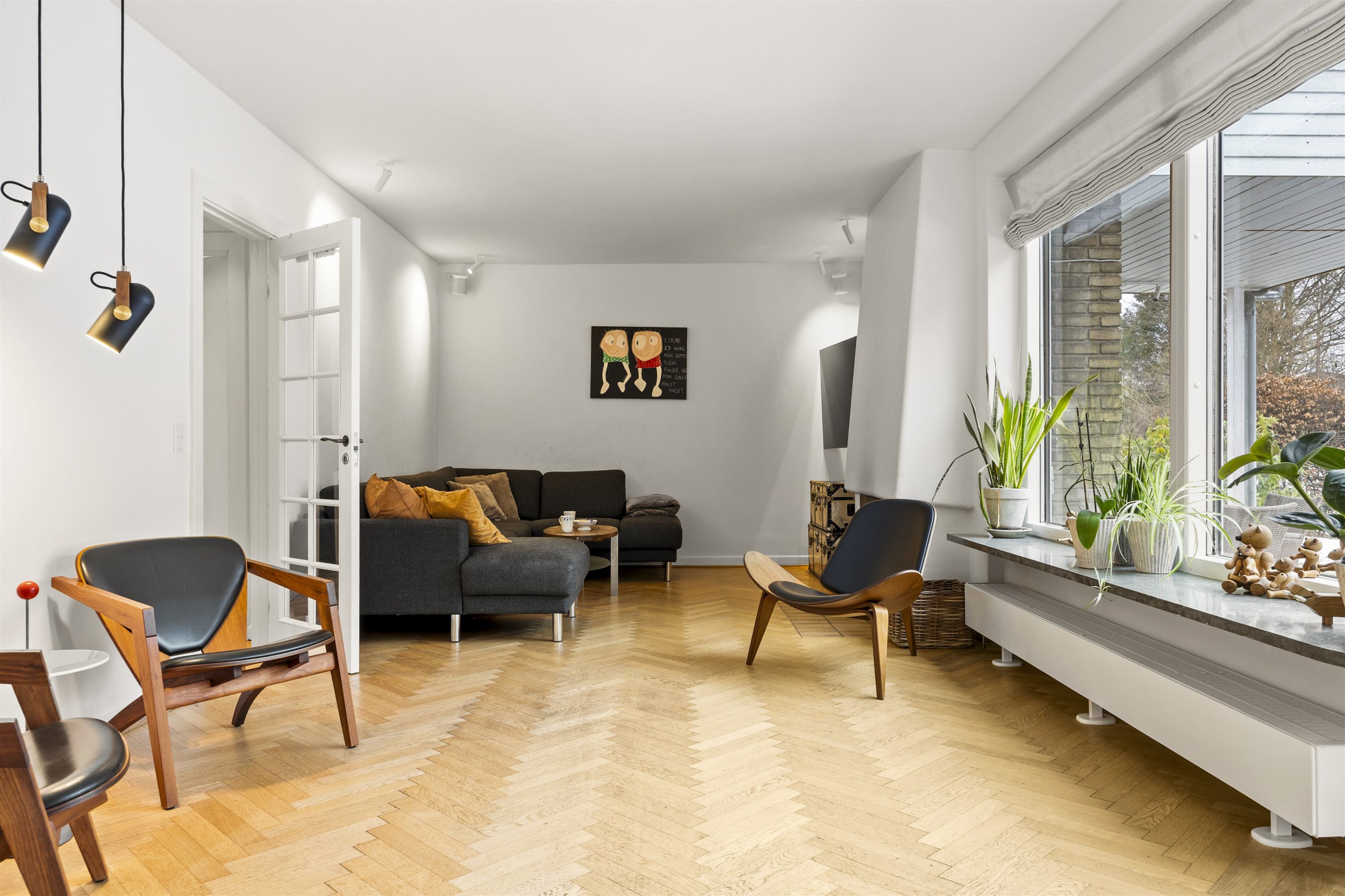 Fremhævet stue billede i fuldskærmstilstand. Billede af Ellesøpark 53, 2950 Vedbæk