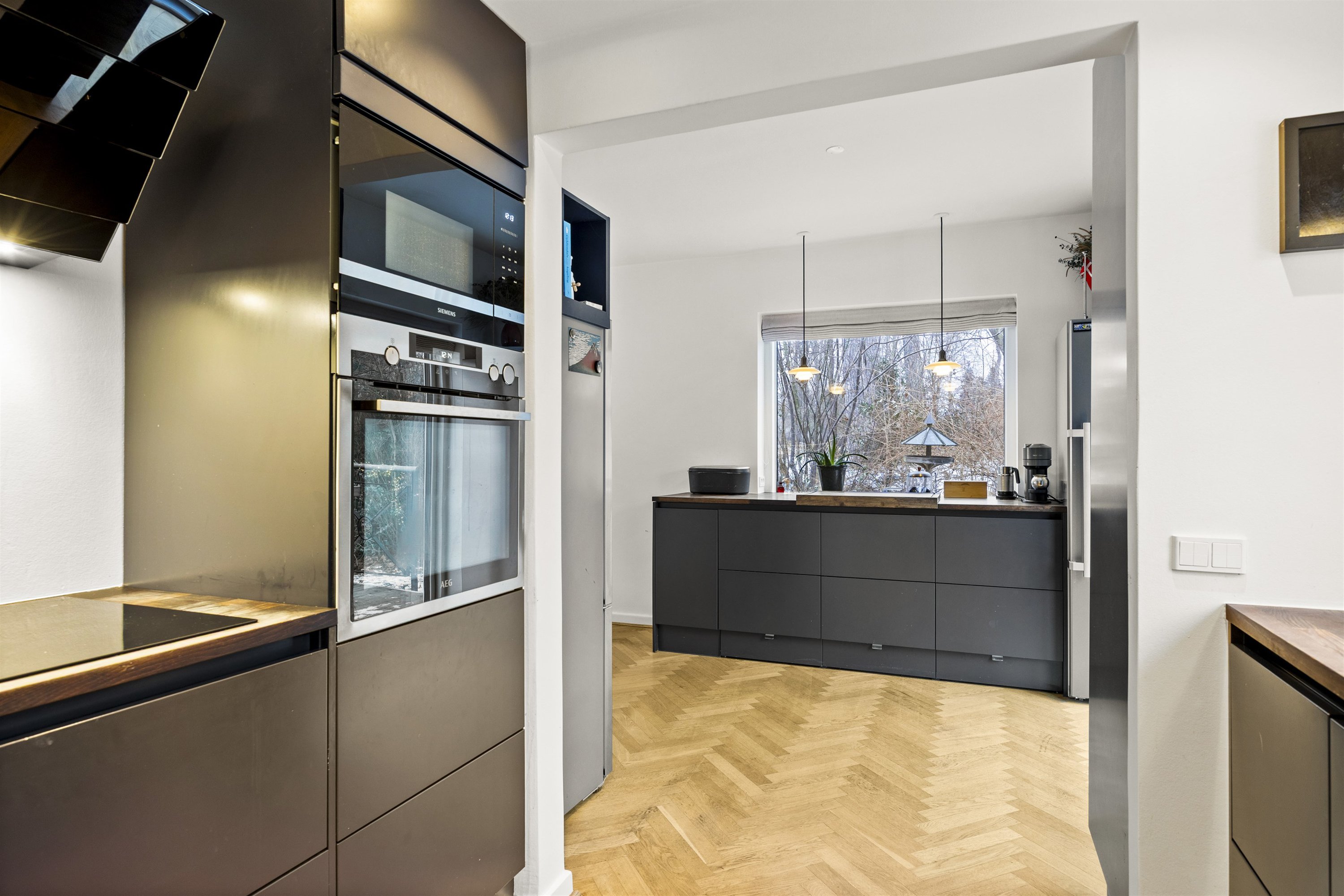 Fremhævet køkken billede i fuldskærmstilstand. Billede af Ellesøpark 53, 2950 Vedbæk