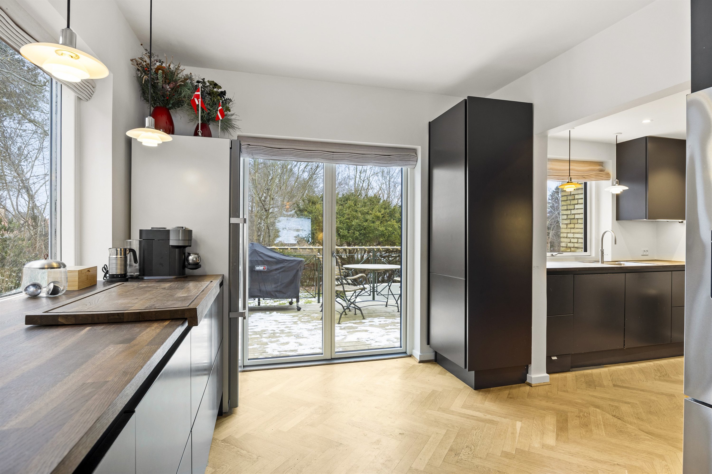 Fremhævet køkken billede i fuldskærmstilstand. Billede af Ellesøpark 53, 2950 Vedbæk