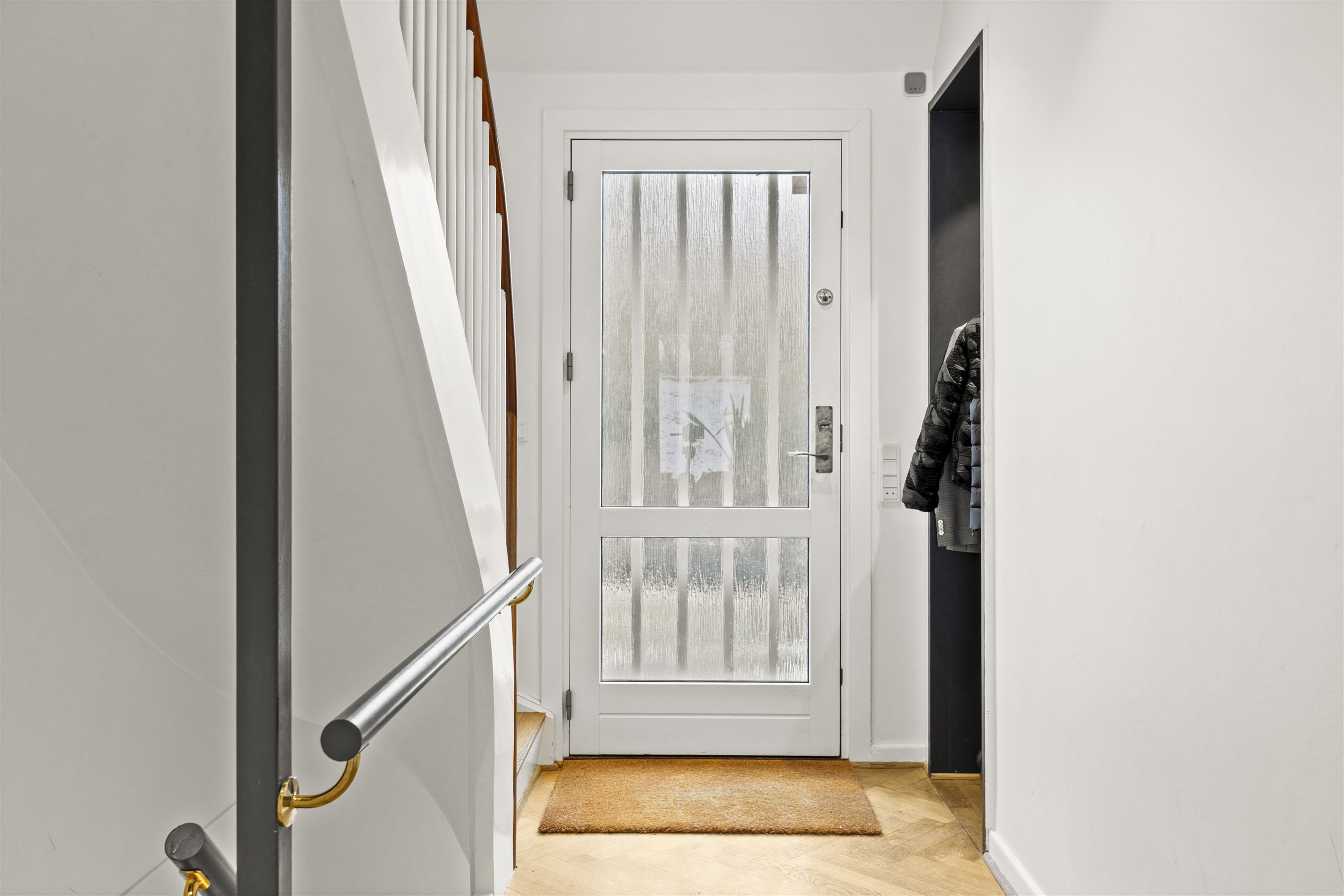 Fremhævet entré billede i fuldskærmstilstand. Billede af Ellesøpark 53, 2950 Vedbæk