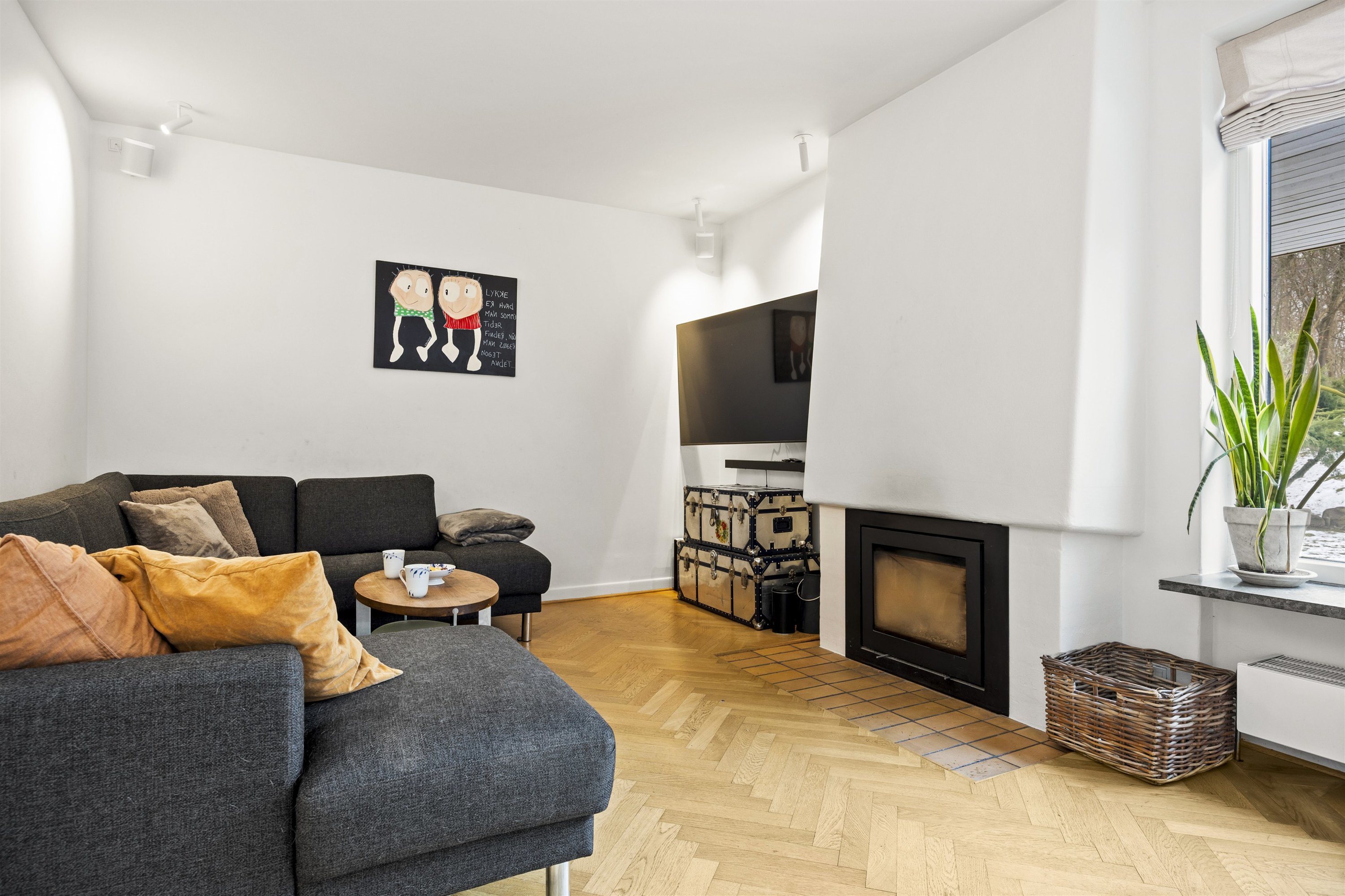 Fremhævet stue billede i fuldskærmstilstand. Billede af Ellesøpark 53, 2950 Vedbæk