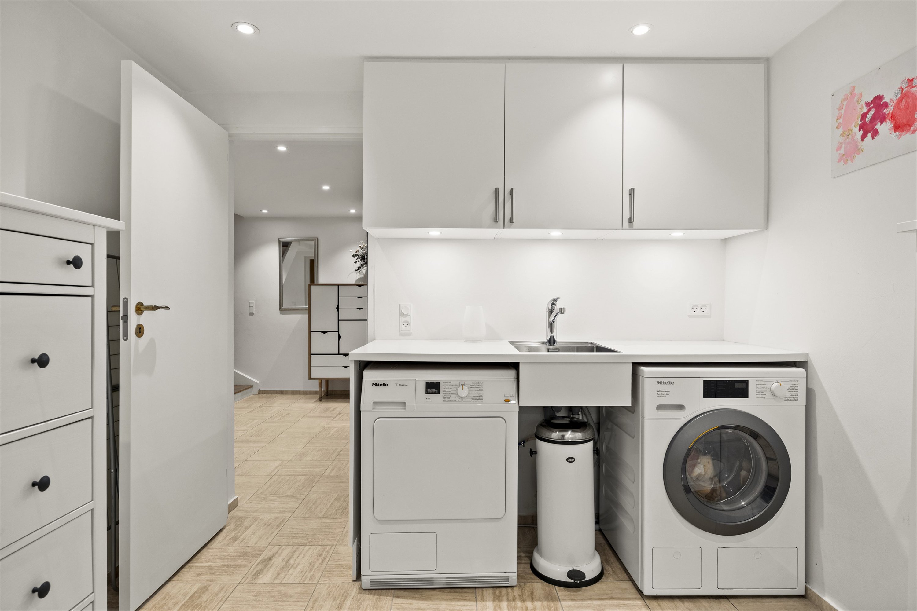 Fremhævet vaskerum billede i fuldskærmstilstand. Billede af Ellesøpark 53, 2950 Vedbæk