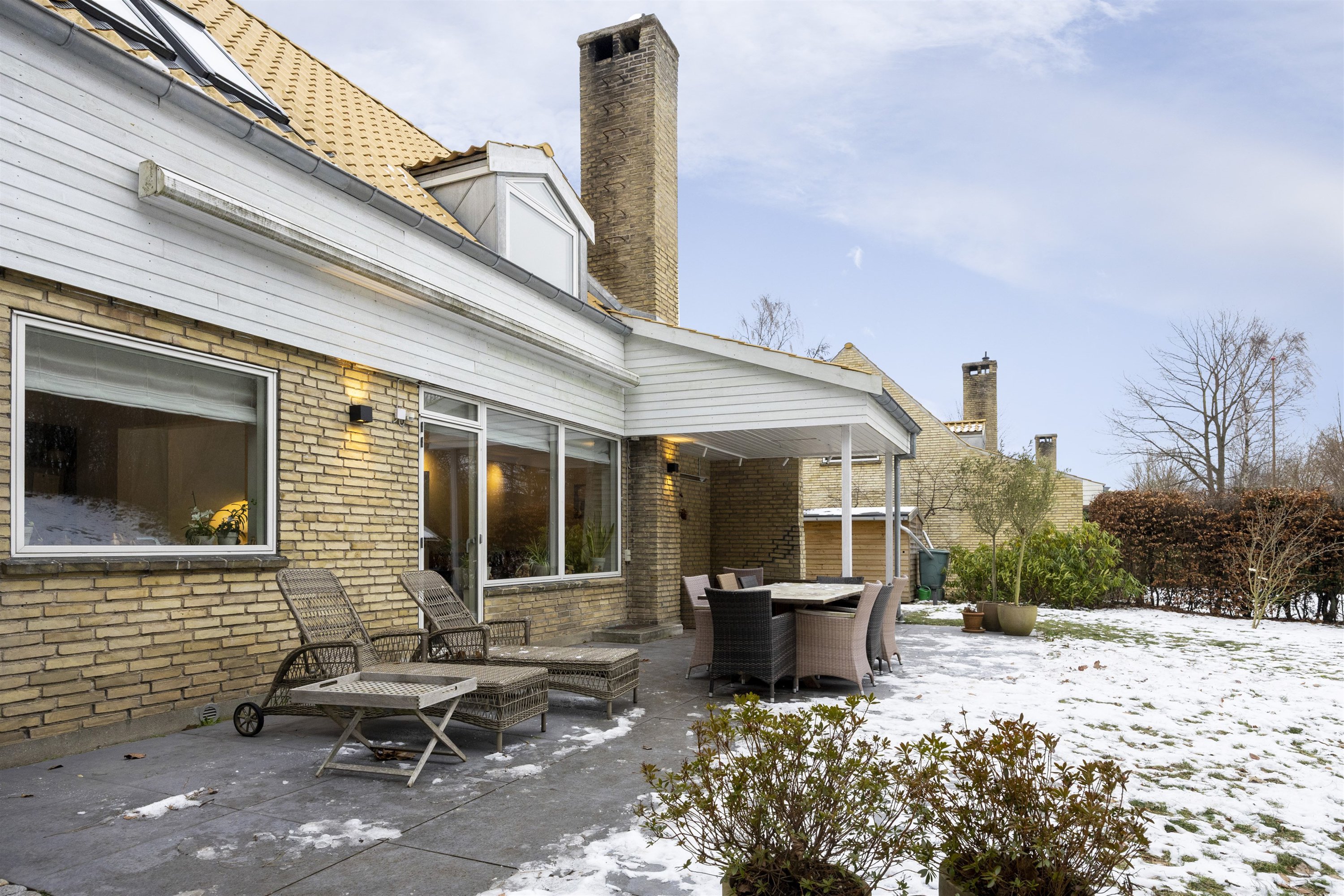 Fremhævet terrasse billede i fuldskærmstilstand. Billede af Ellesøpark 53, 2950 Vedbæk