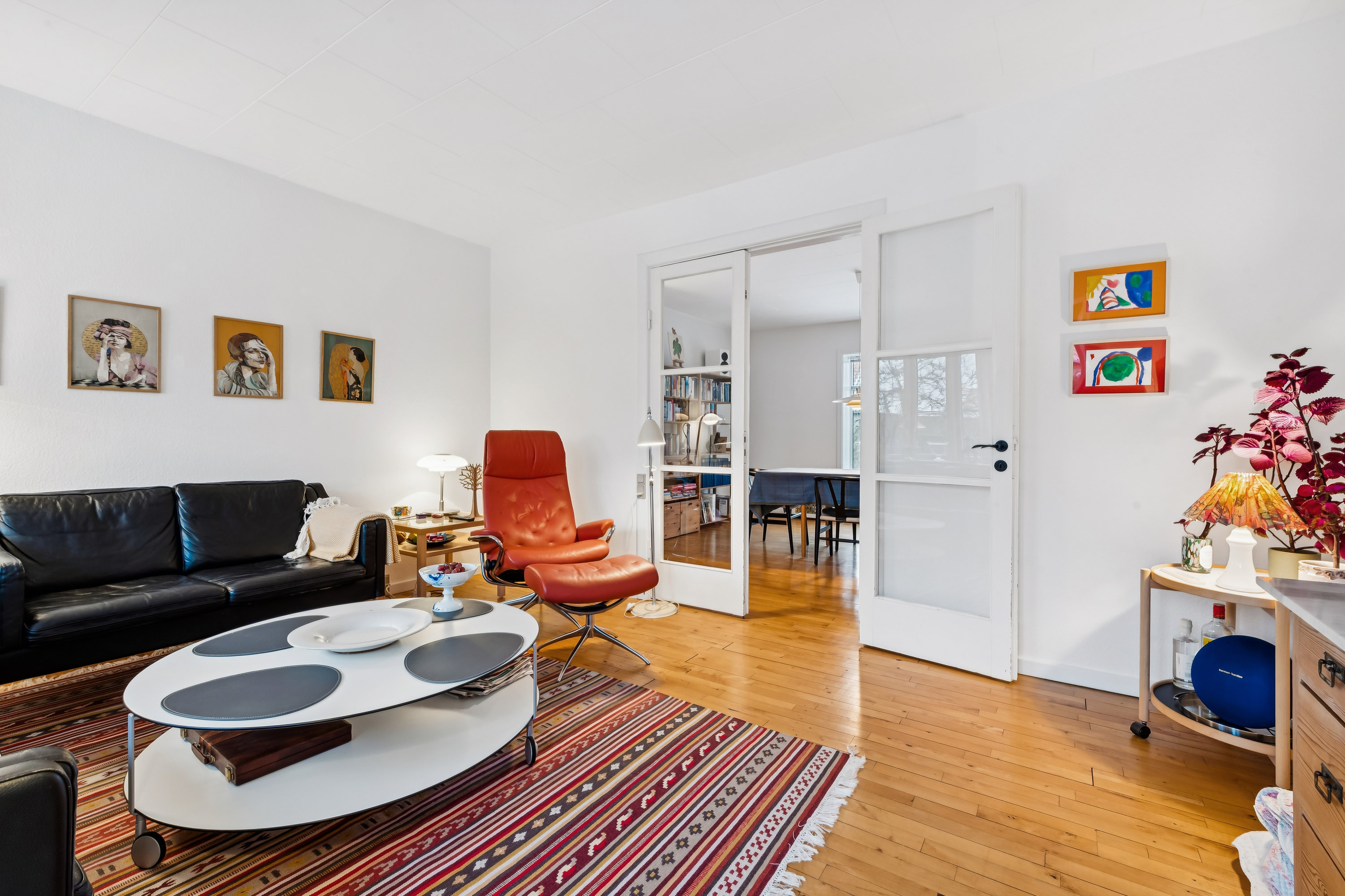 Fremhævet stue billede i fuldskærmstilstand. Billede af Pilevænget 18, 2800 Kongens Lyngby