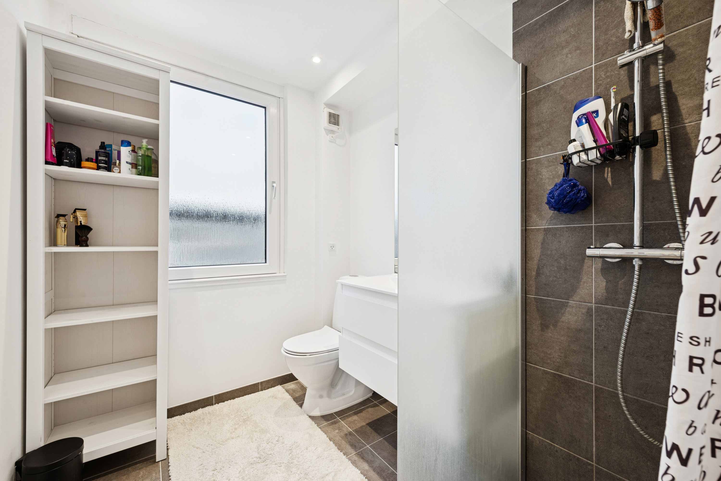 Fremhævet badeværelse billede i fuldskærmstilstand. Billede af Elmehusene 52, 2600 Glostrup