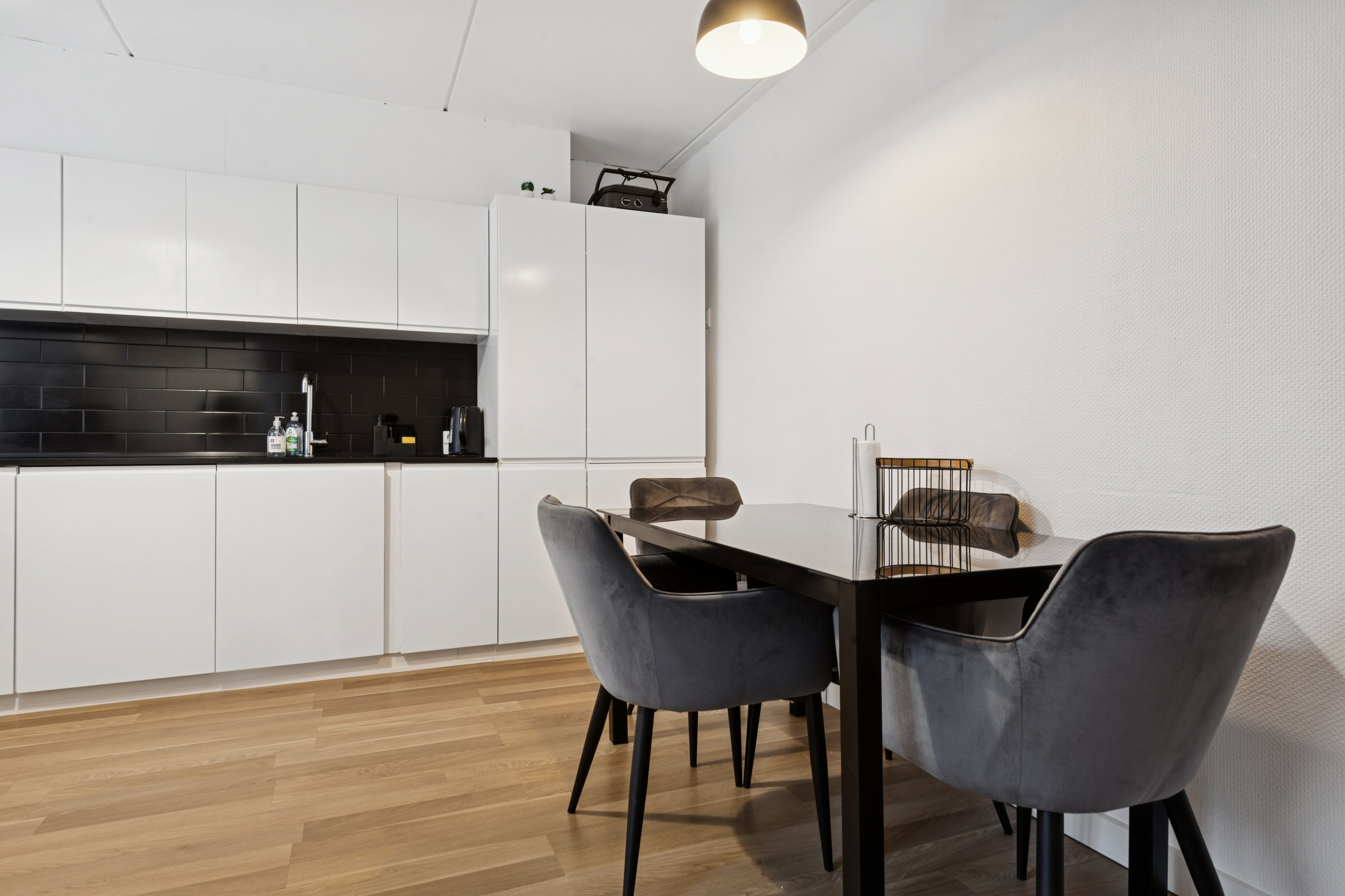 Fremhævet køkken billede i fuldskærmstilstand. Billede af Elmehusene 52, 2600 Glostrup