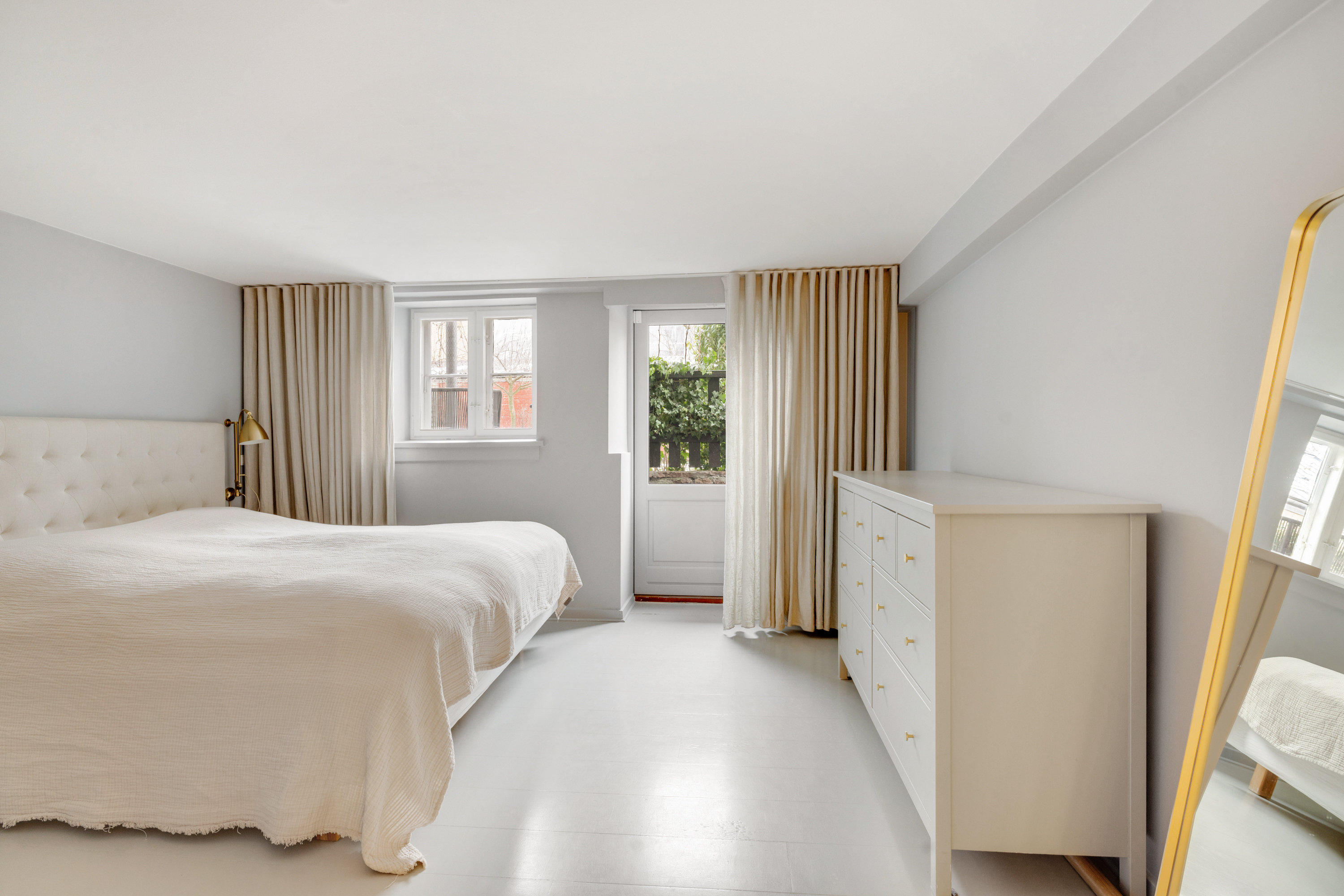 Fremhævet andet billede i fuldskærmstilstand. Billede af Ceresvej 26, st.., 1863 Frederiksberg C