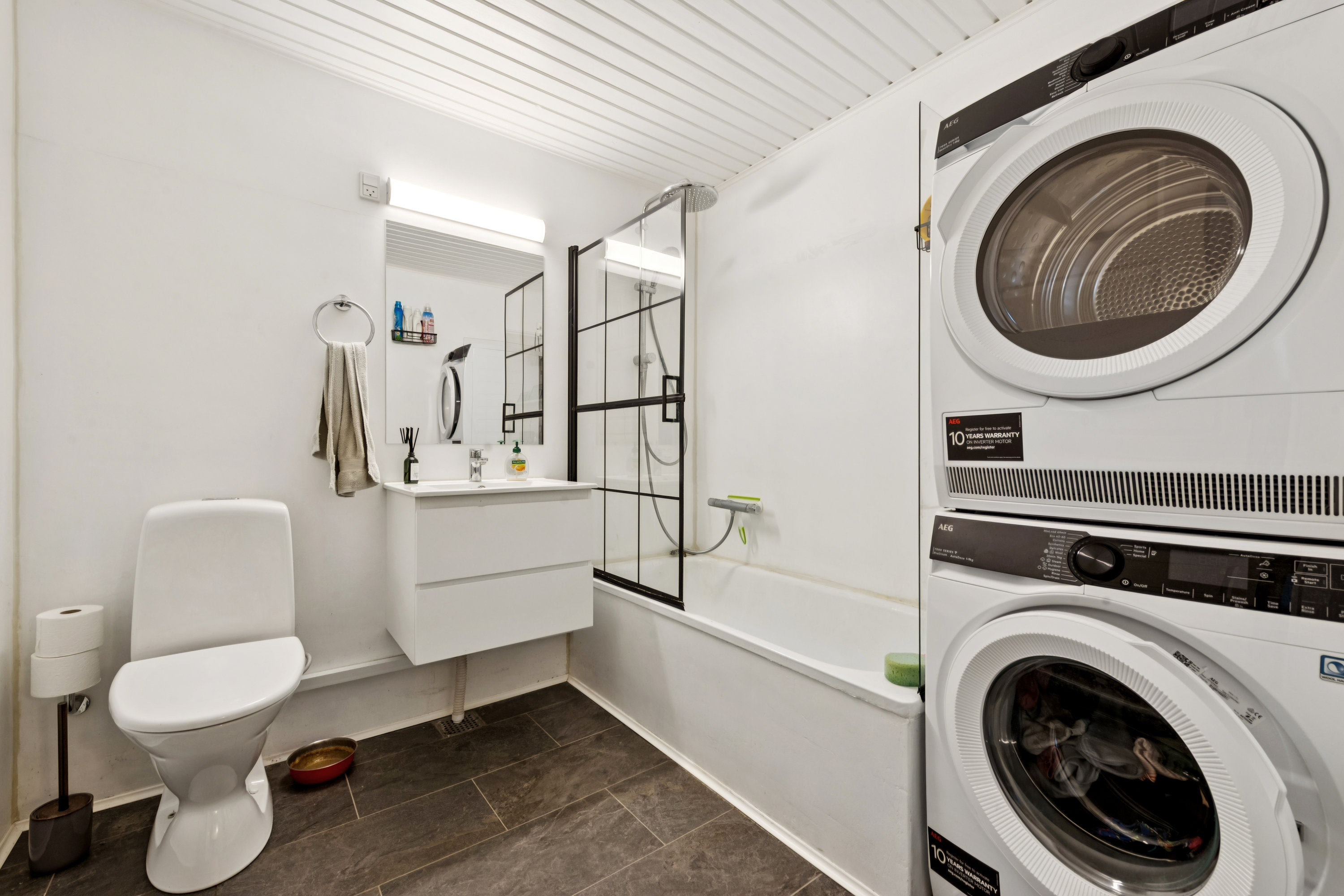 Fremhævet badeværelse billede i fuldskærmstilstand. Billede af Hallandsparken 86, Høje Taastrup, 2630 Taastrup