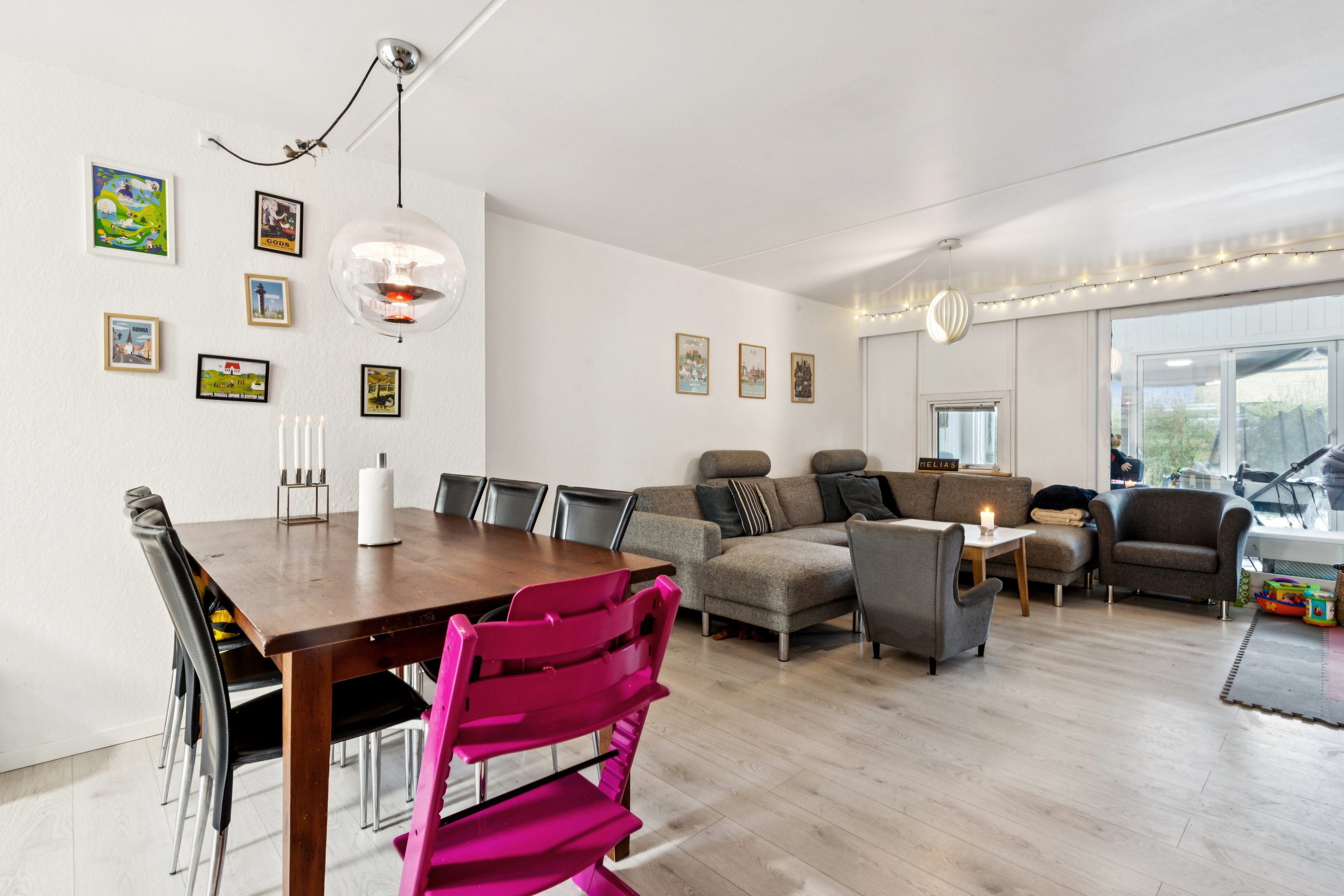 Fremhævet stue billede i fuldskærmstilstand. Billede af Hallandsparken 86, Høje Taastrup, 2630 Taastrup