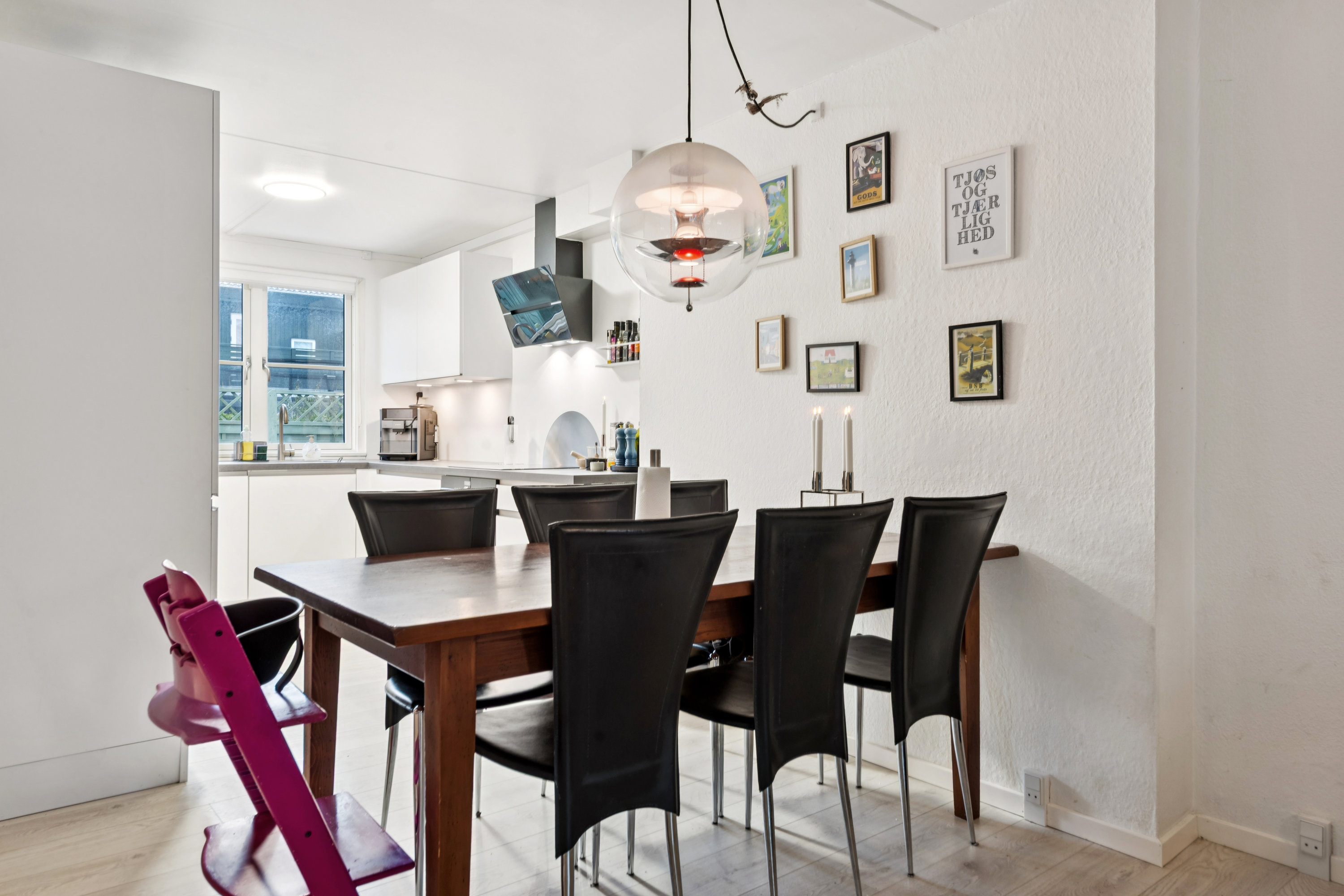 Fremhævet spisestue billede i fuldskærmstilstand. Billede af Hallandsparken 86, Høje Taastrup, 2630 Taastrup